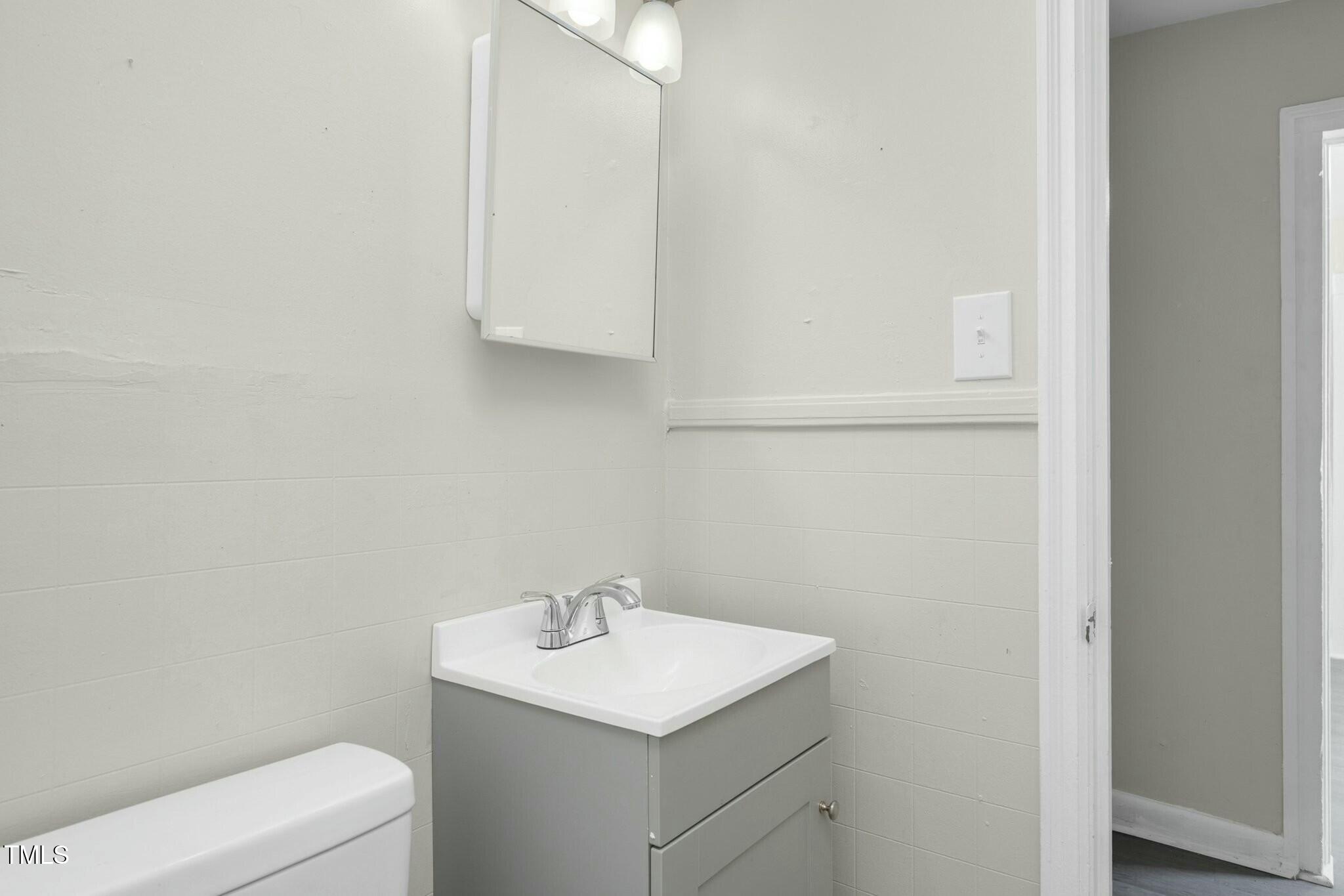 810 E Grand Avenue Property Photo 37