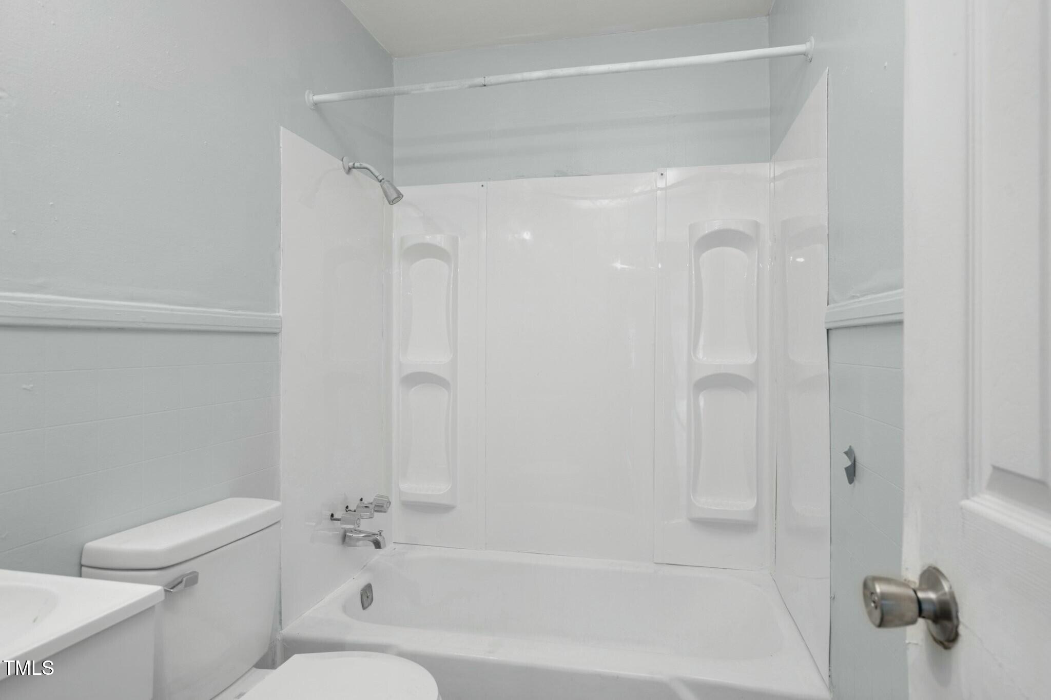 810 E Grand Avenue Property Photo 49