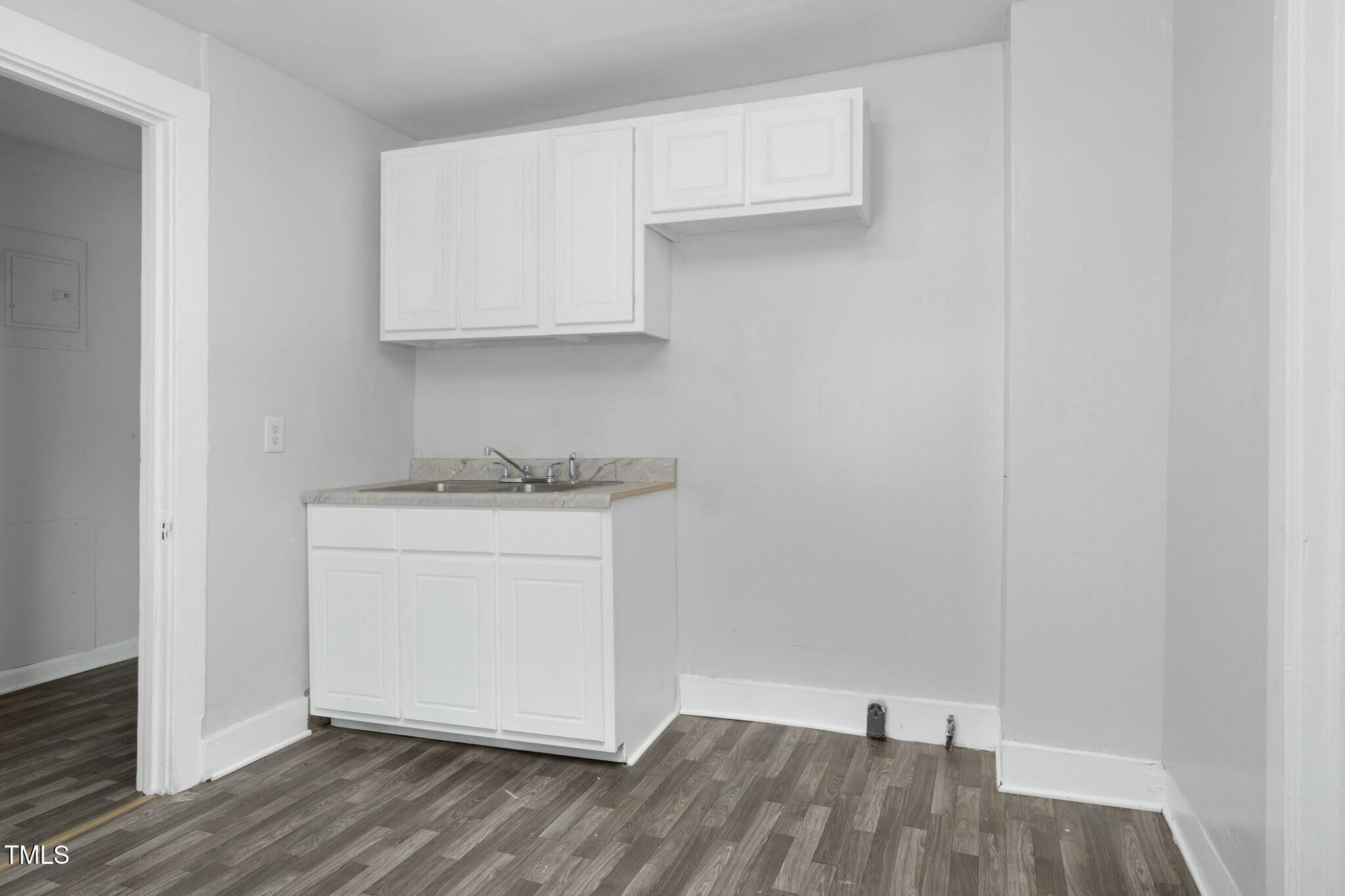 810 E Grand Avenue Property Photo 59