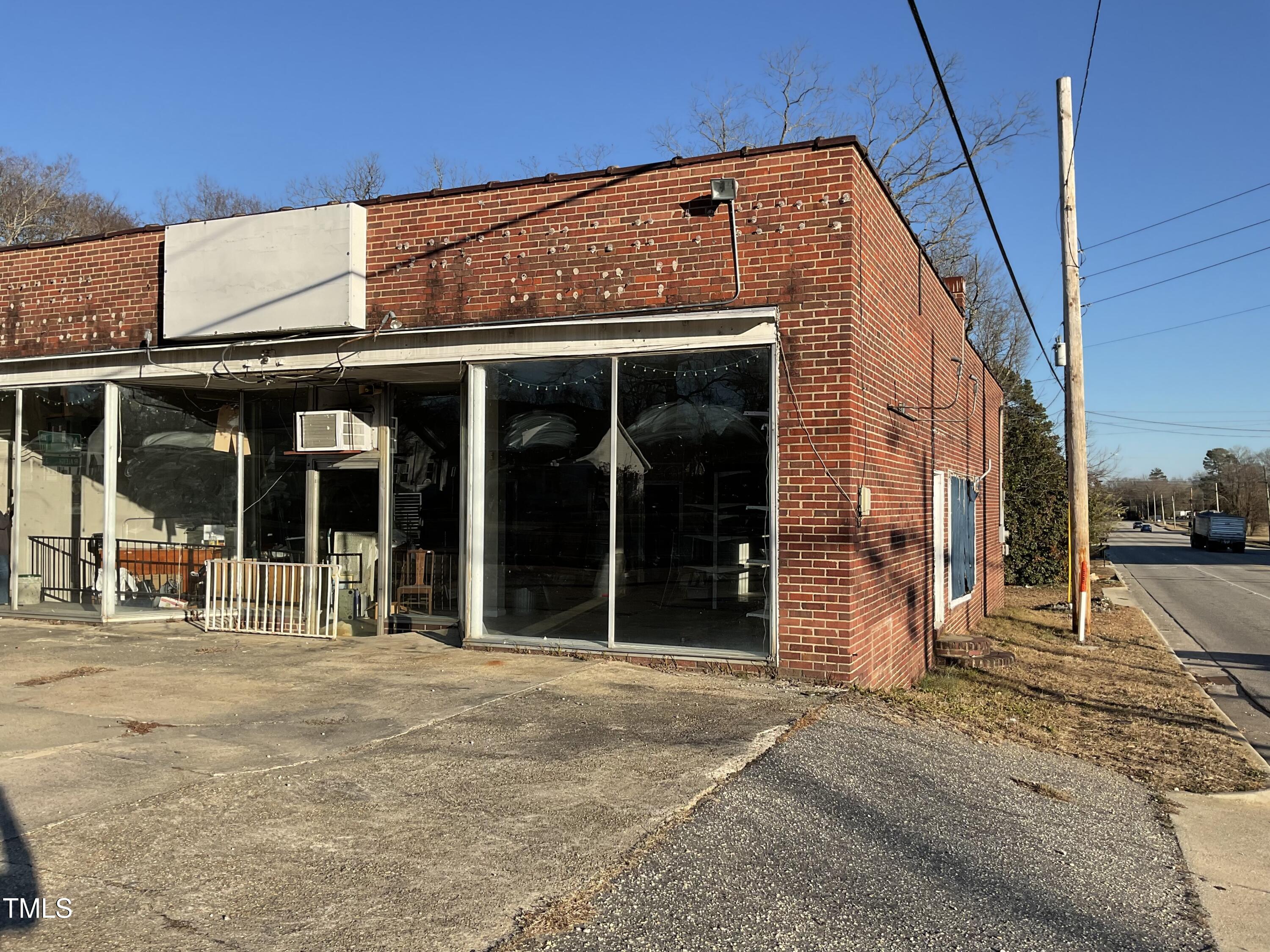 1209 S Main Street Property Photo 5