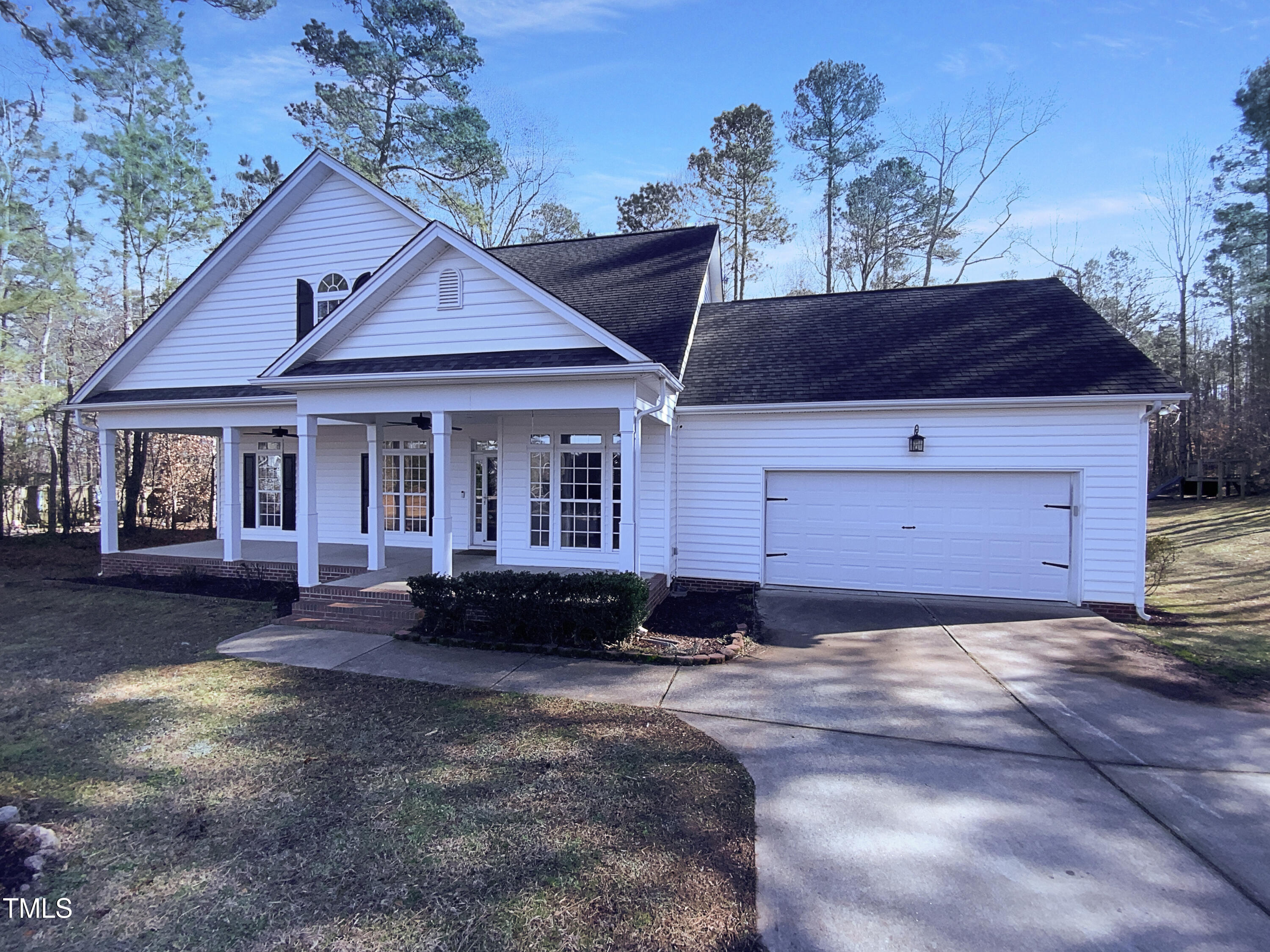 1004 Cabin Hill Way Property Photo 1