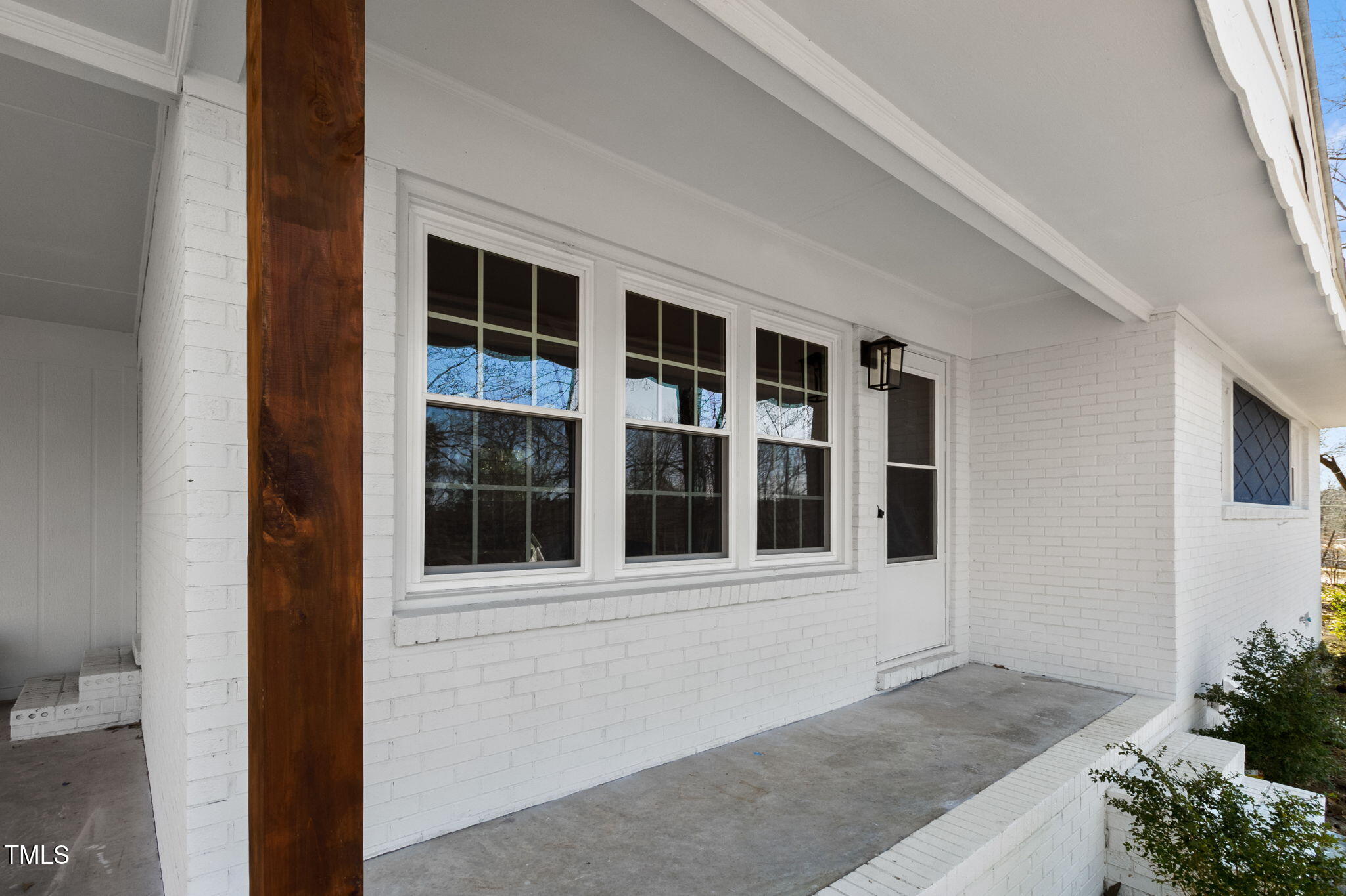 425 Lansdowne Road Property Photo 4