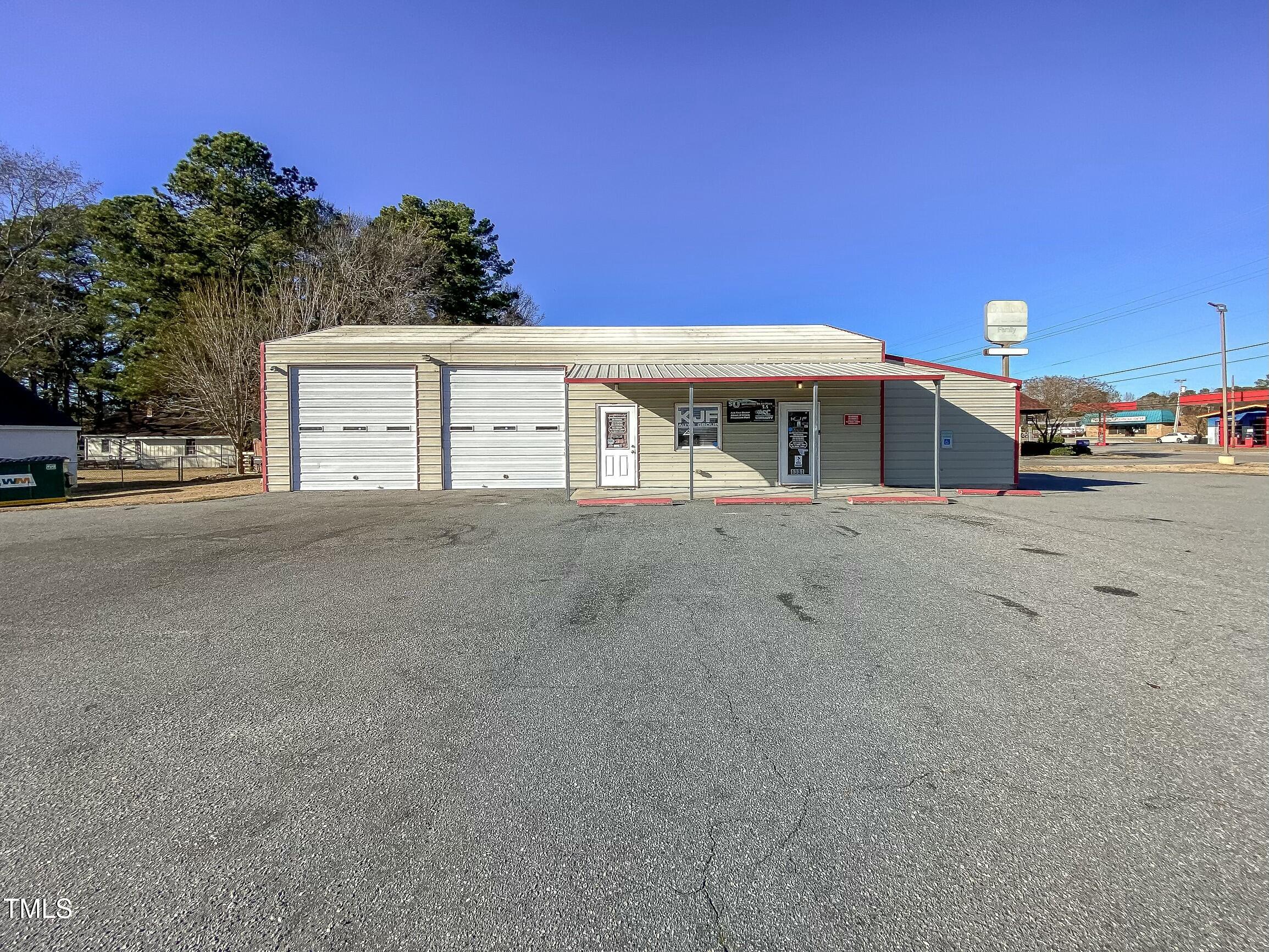1331 N Road Street