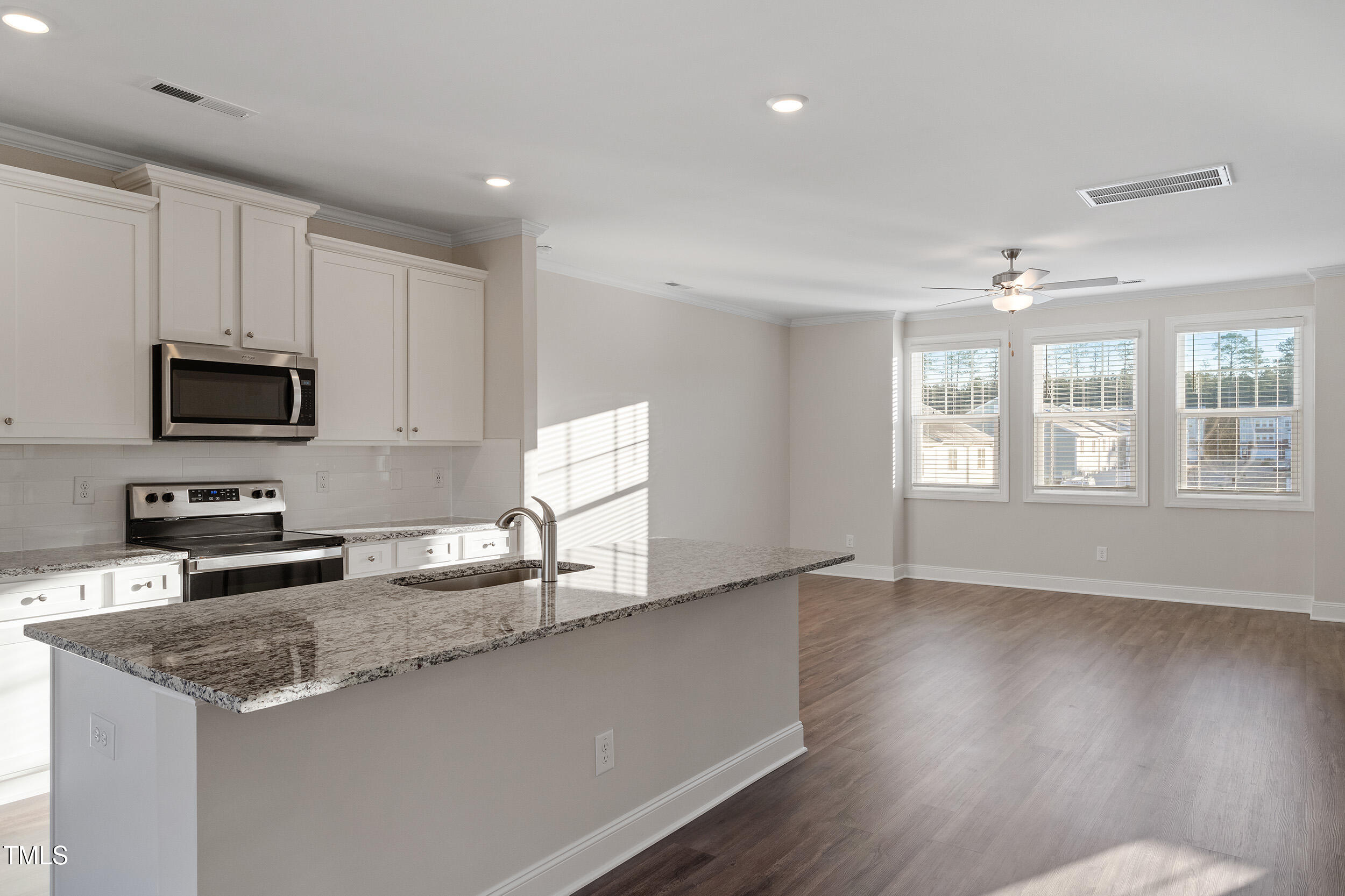 5302 River Reach Drive Property Photo 1