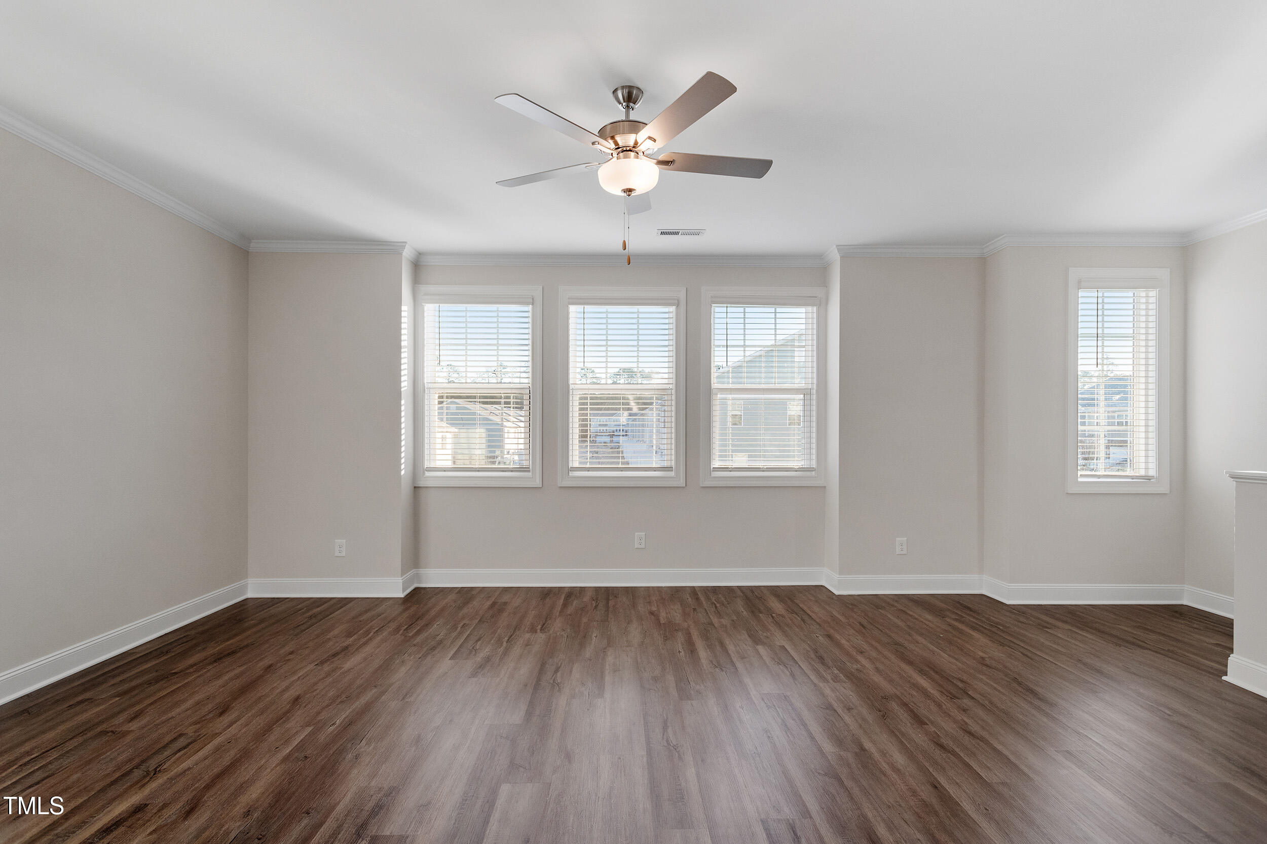 5302 River Reach Drive Property Photo 3