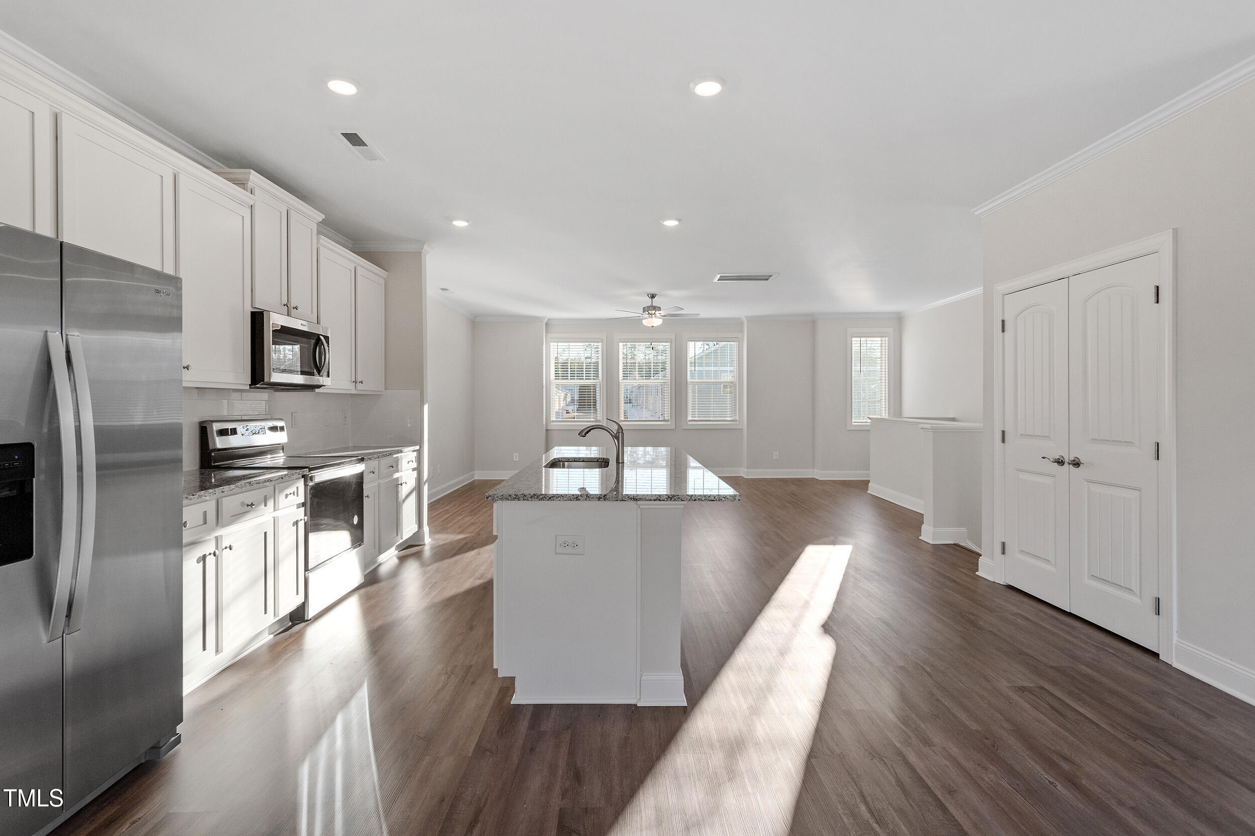 5302 River Reach Drive Property Photo 4