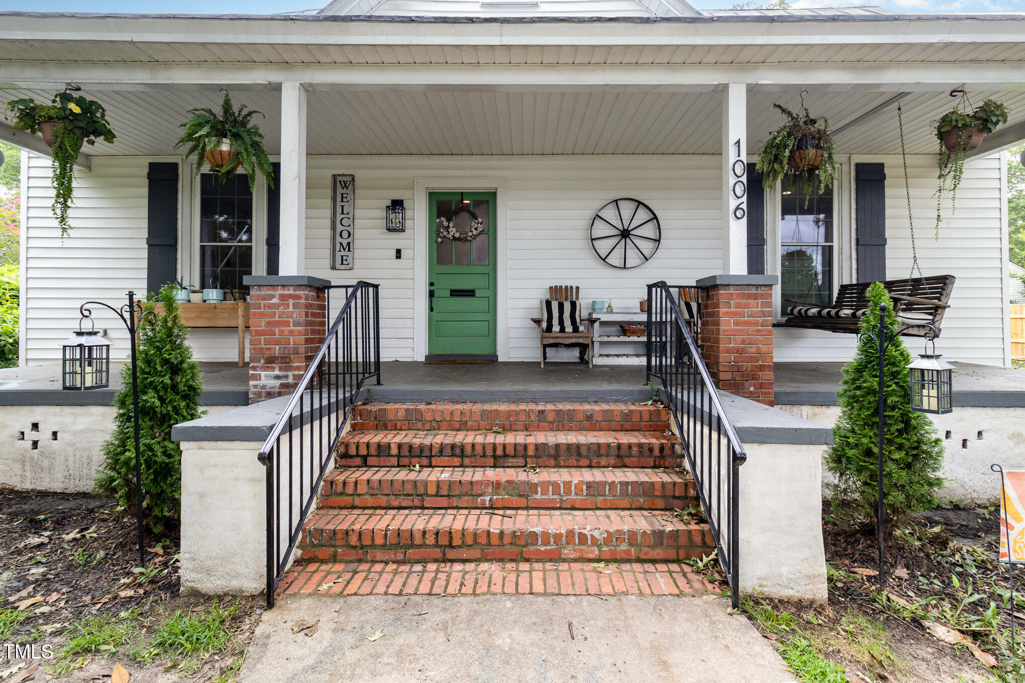 1006 W Broad Street Property Photo 3
