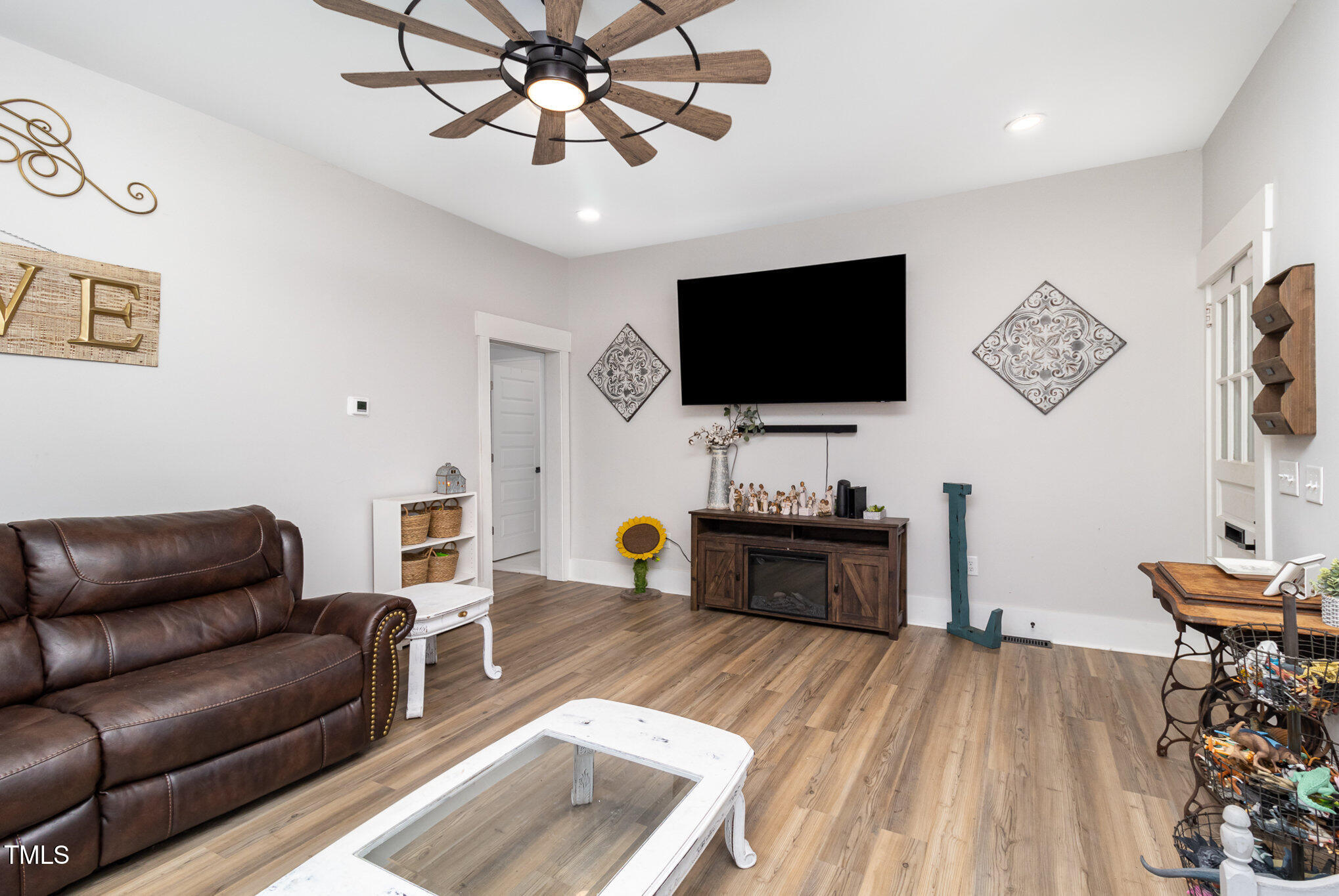 1006 W Broad Street Property Photo 8