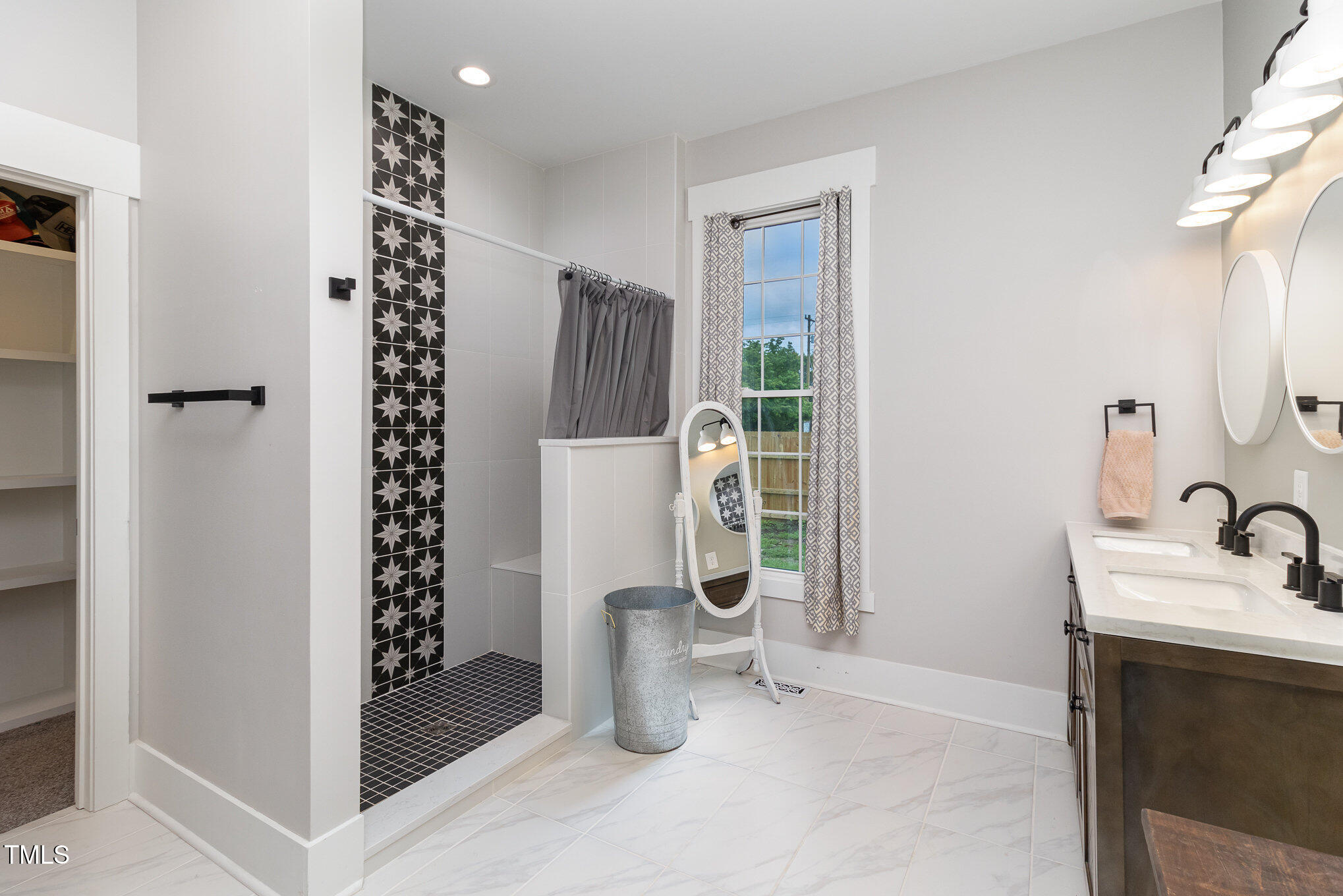 1006 W Broad Street Property Photo 18