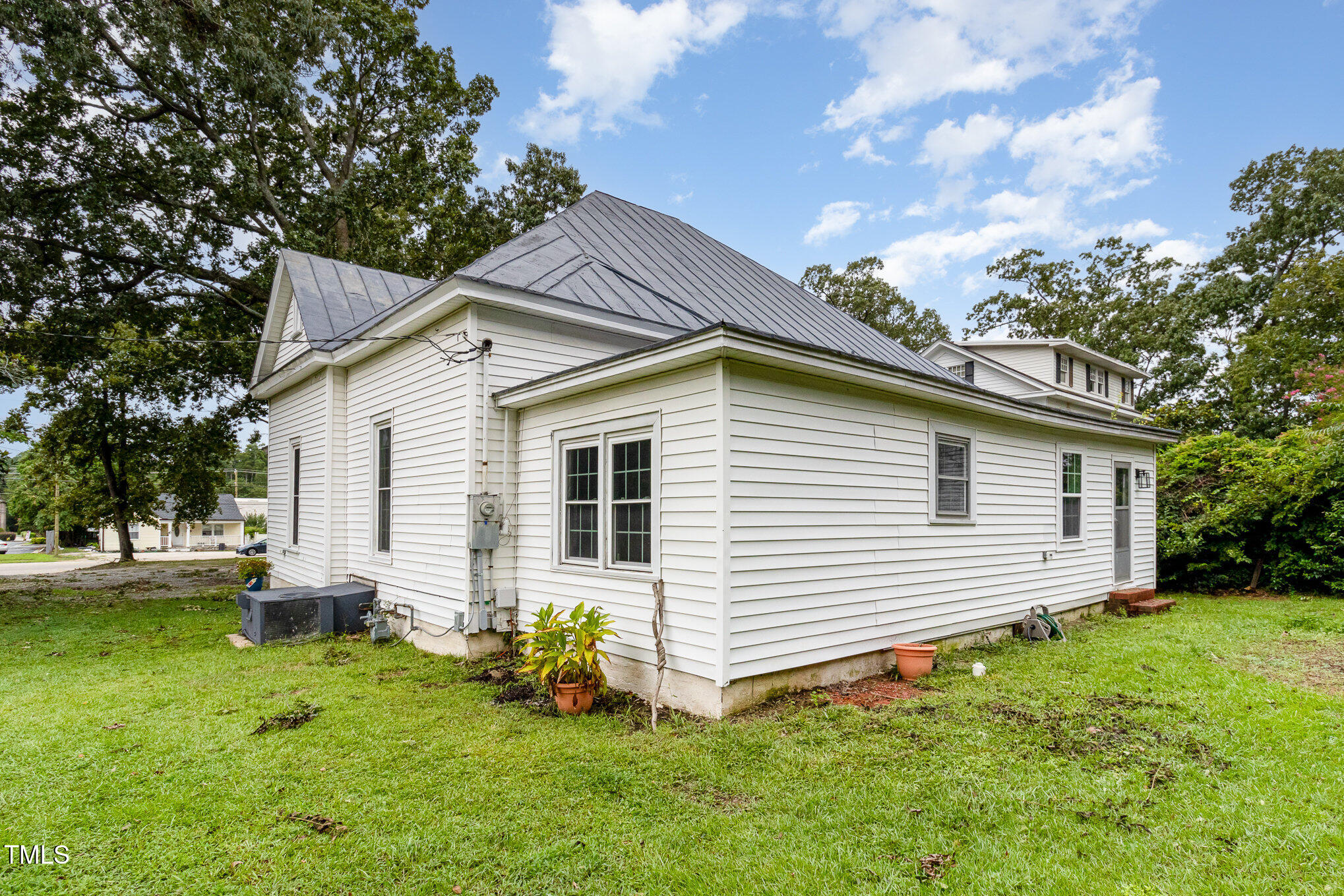 1006 W Broad Street Property Photo 28