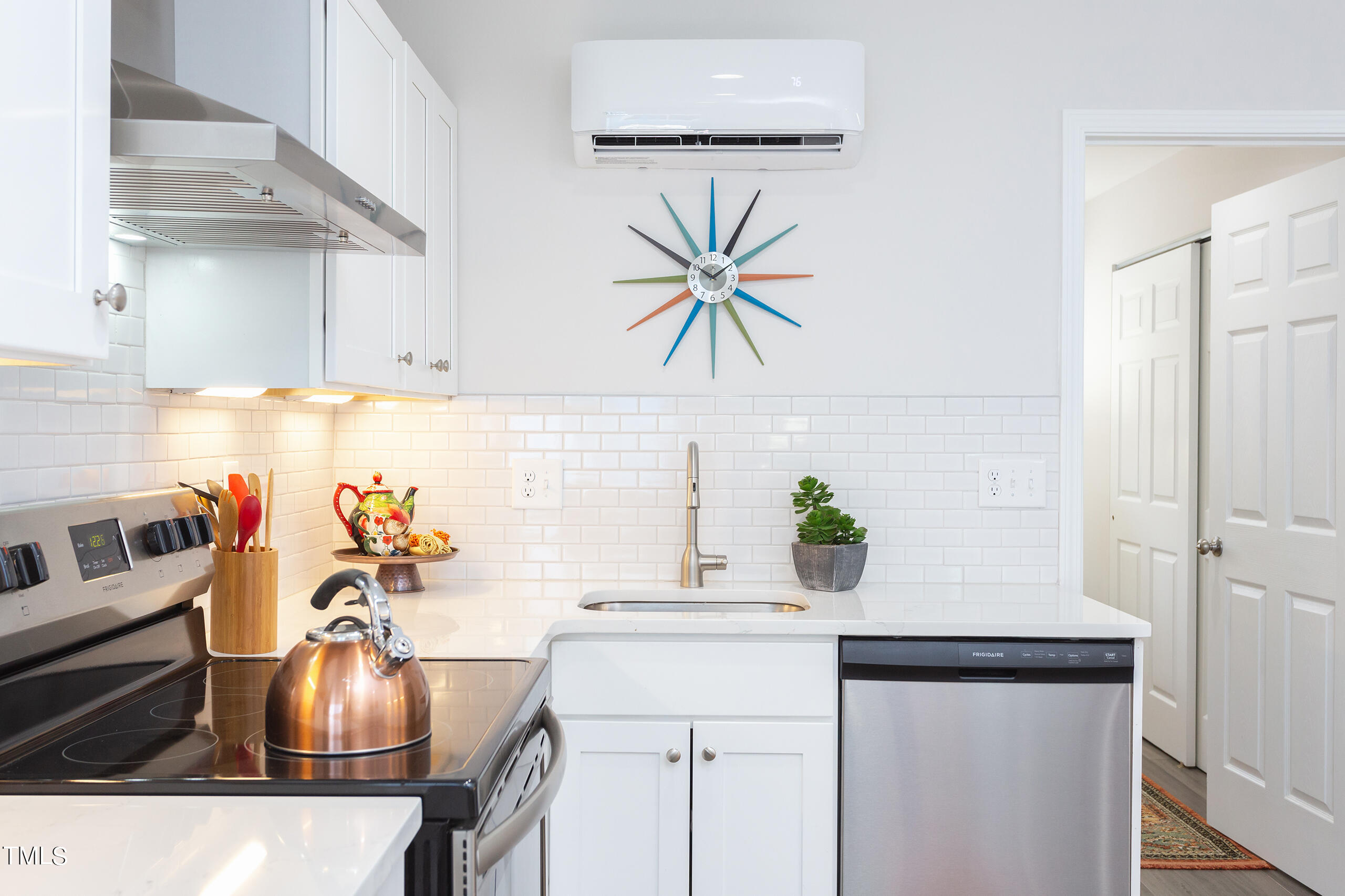 1309 Hudson Avenue # D11 Property Photo 16