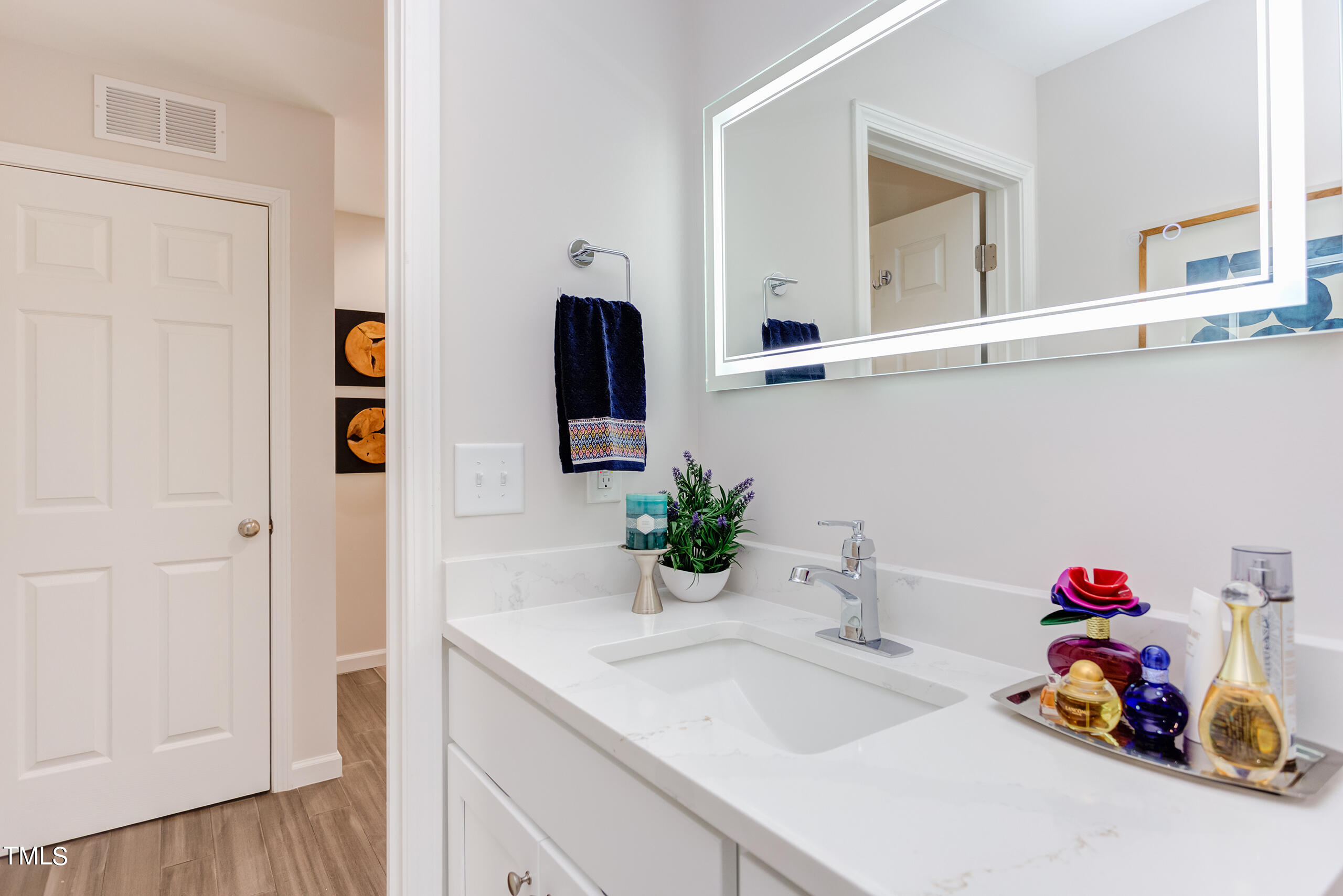 1309 Hudson Avenue # D11 Property Photo 24