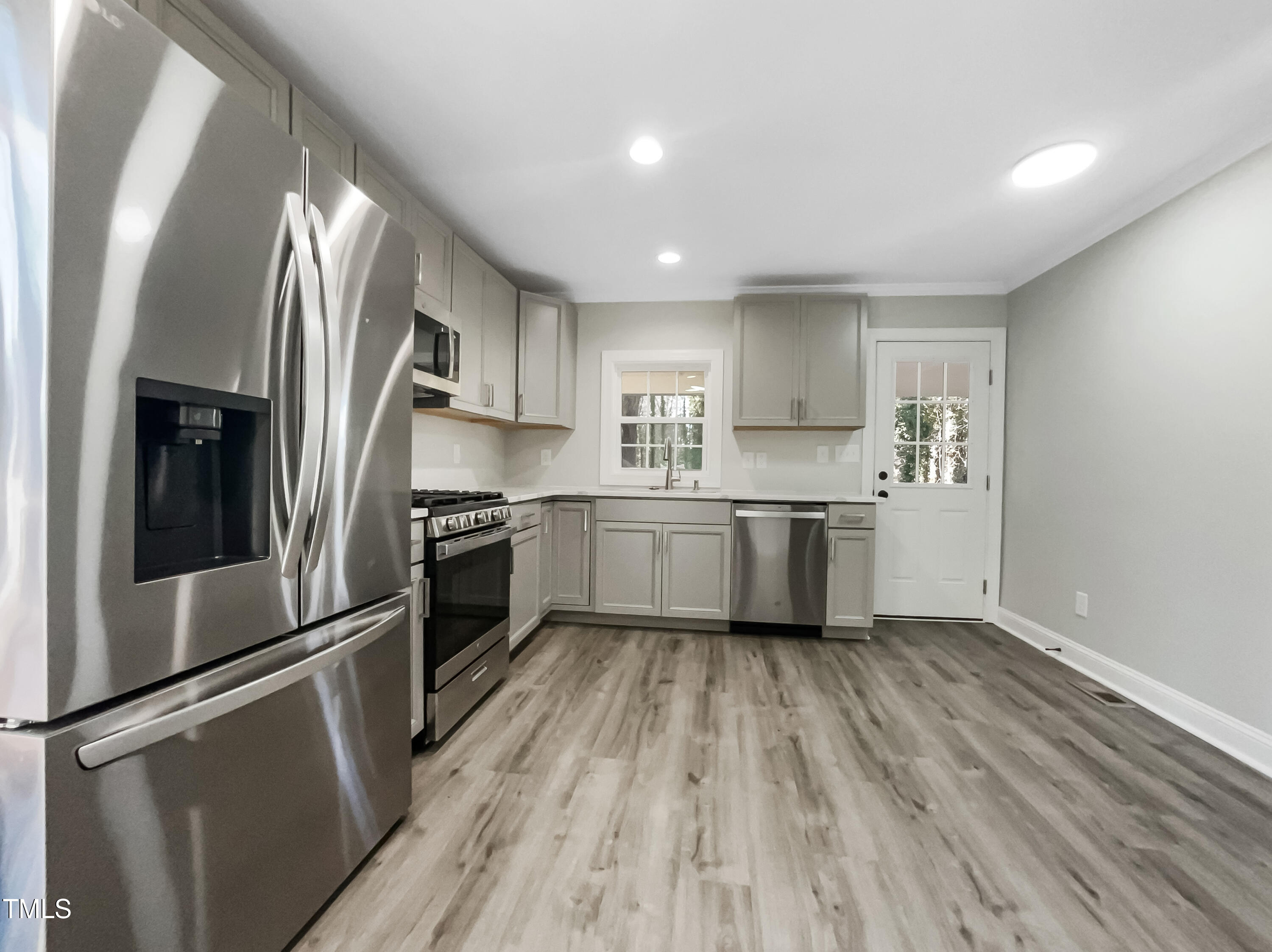 6307 Tryon Road Property Photo 6