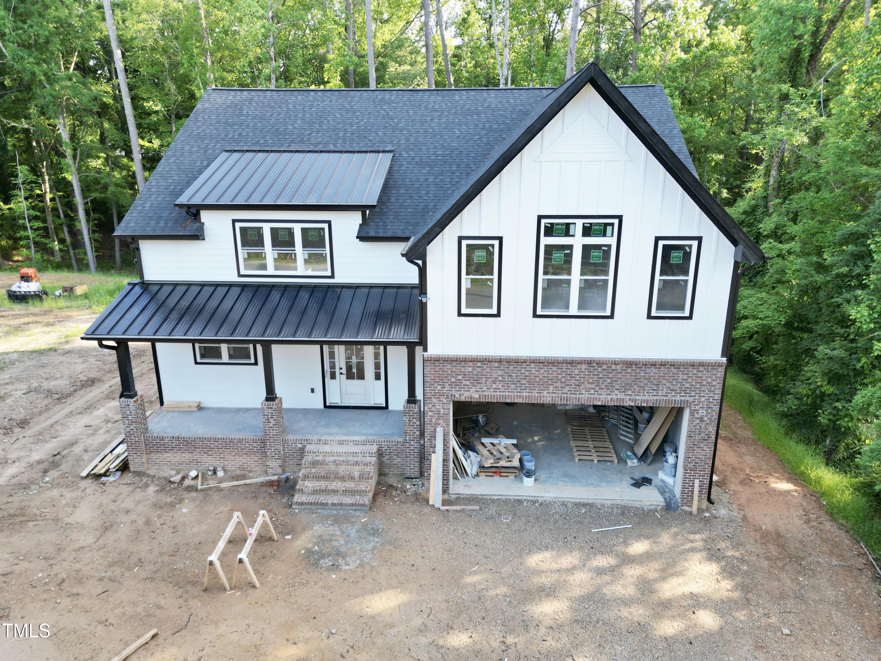 301 W College Street Property Photo