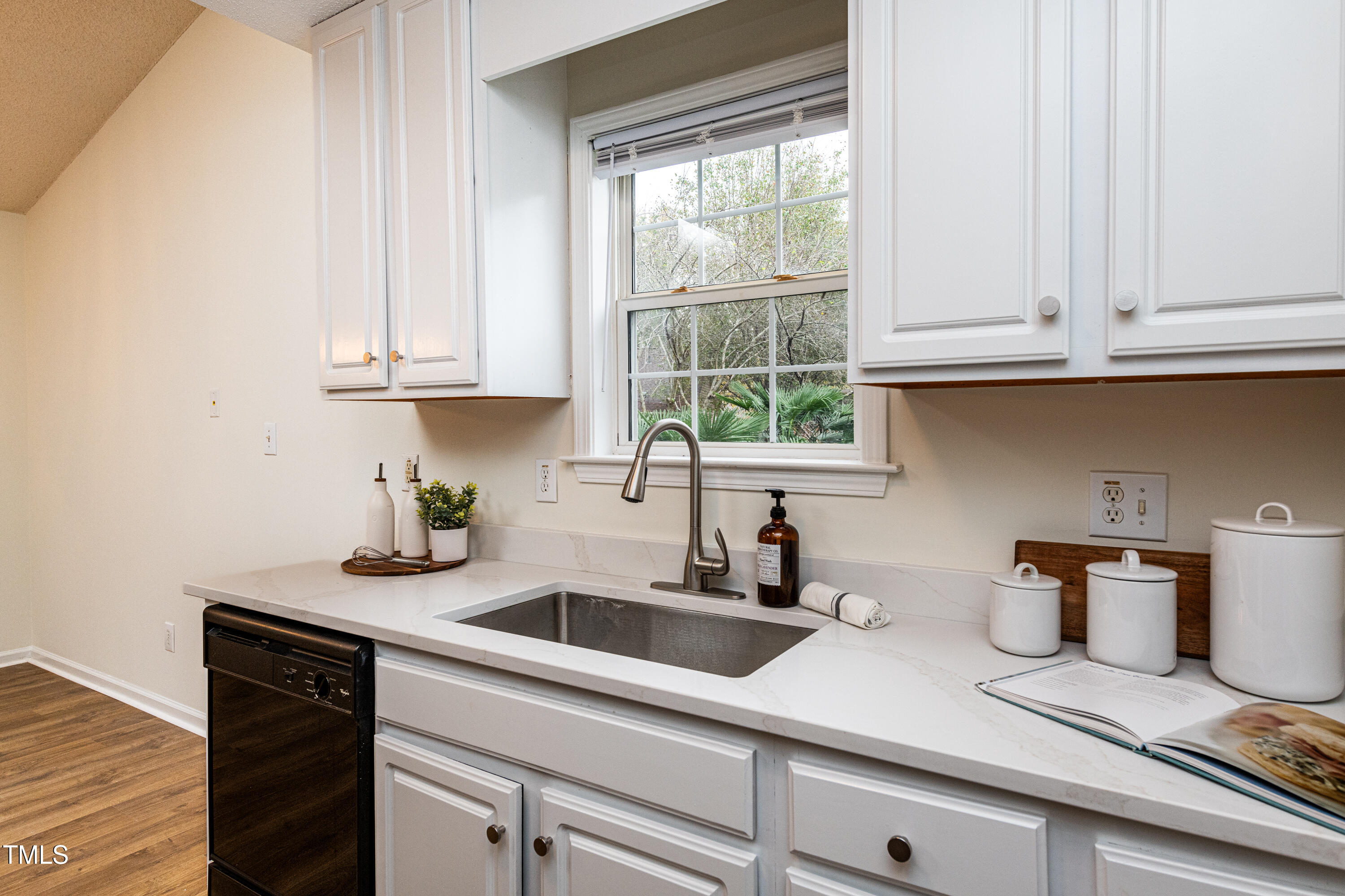 125 Havencrest Landing Property Photo 8