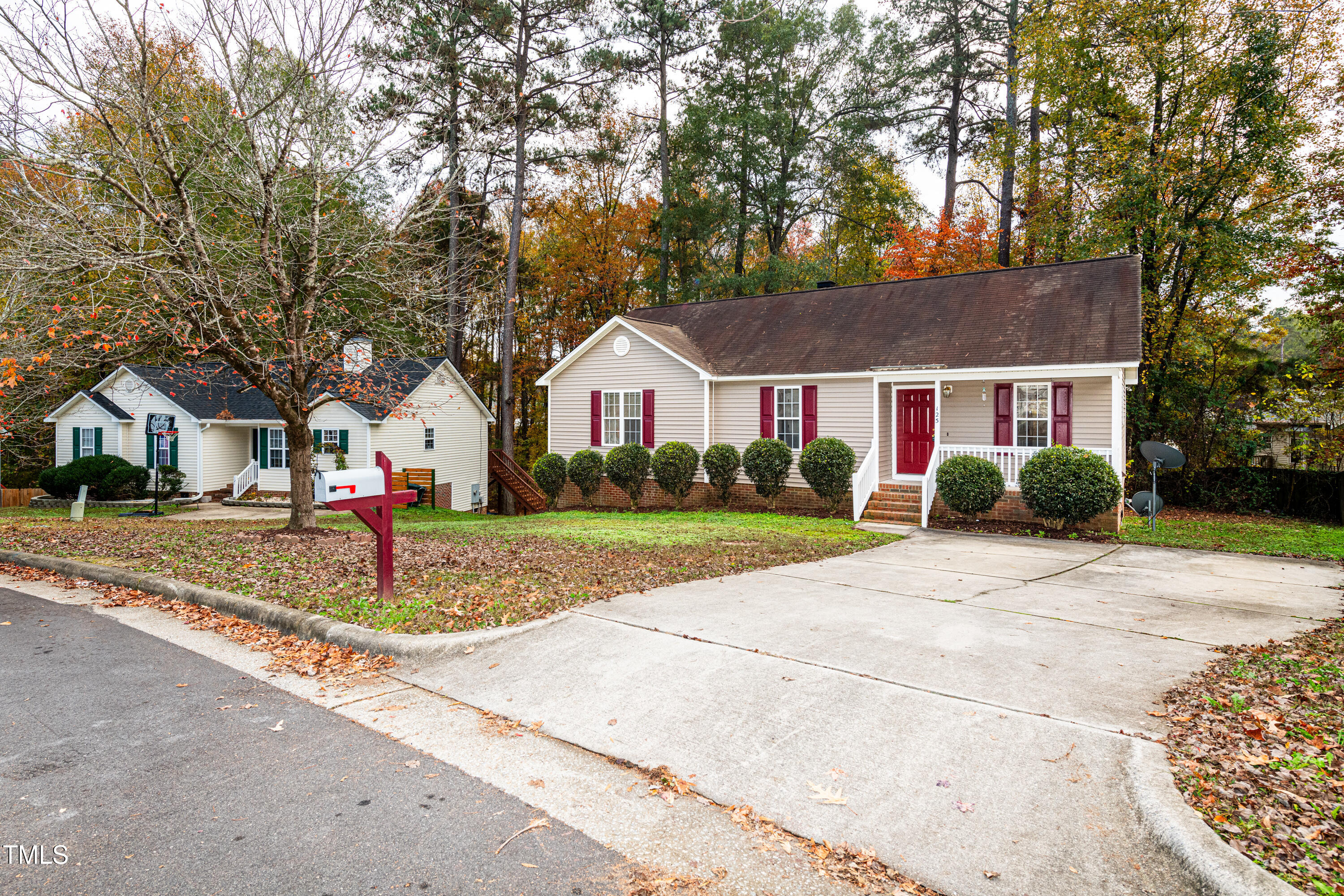 125 Havencrest Landing Property Photo 32