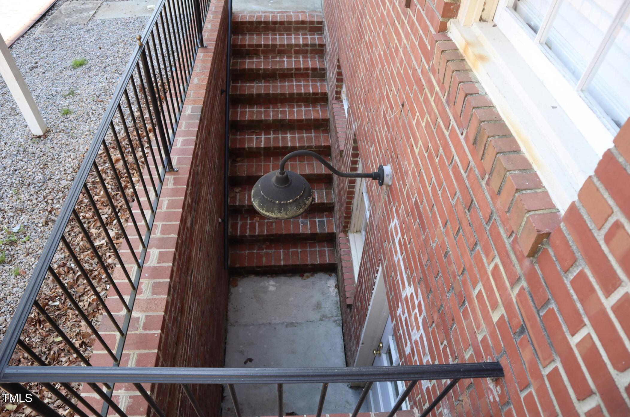 115 E Market Street Property Photo 4