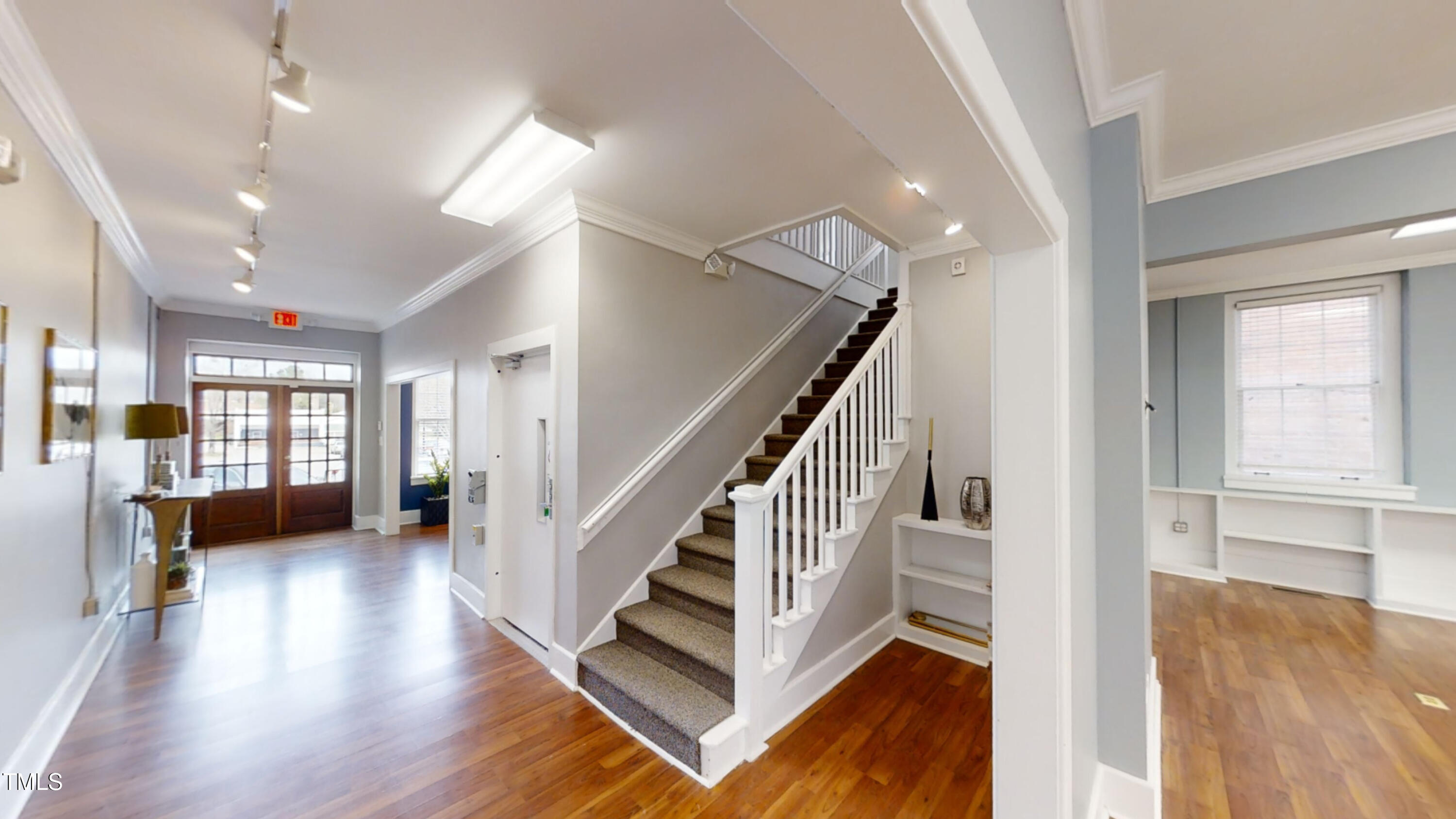 115 E Market Street Property Photo 5