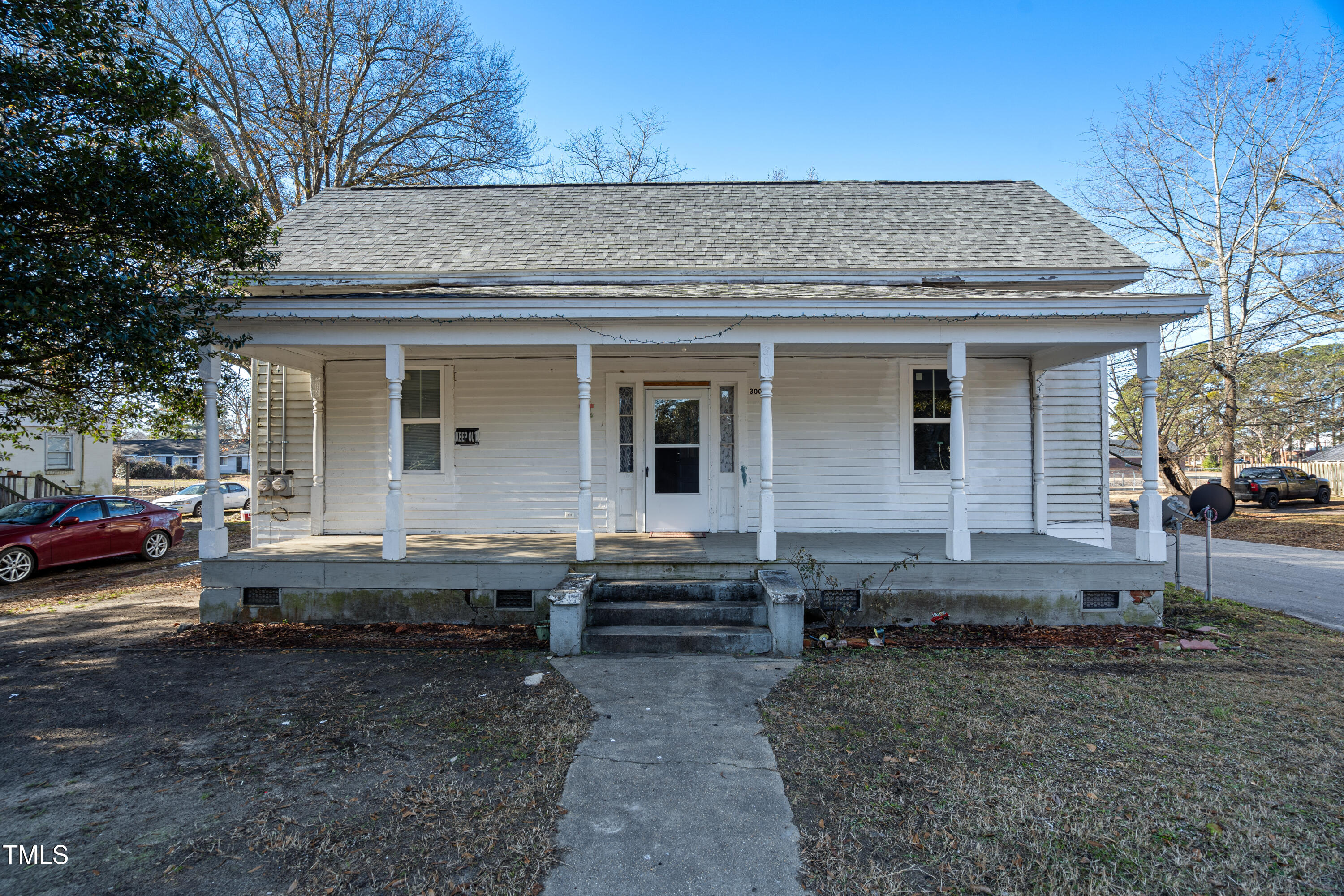 300 Devane Street Property Photo
