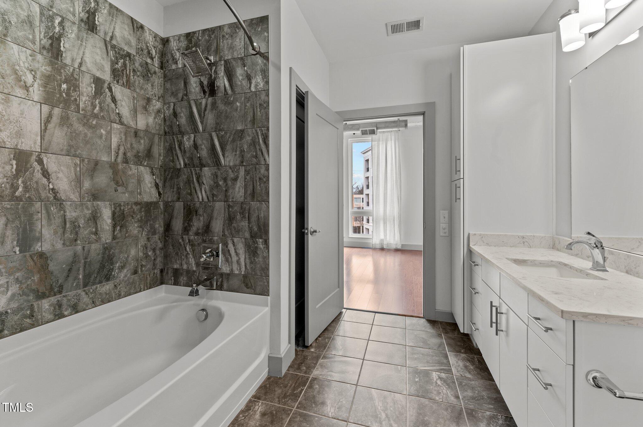 1300 St Marys Street # 404 Property Photo 28