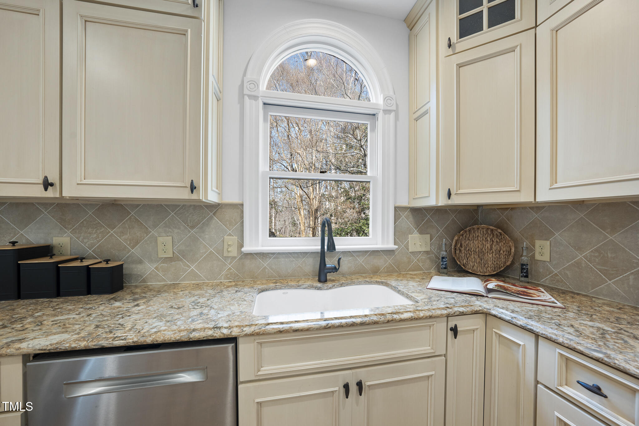 1800 Deer Fern Drive Property Photo 14