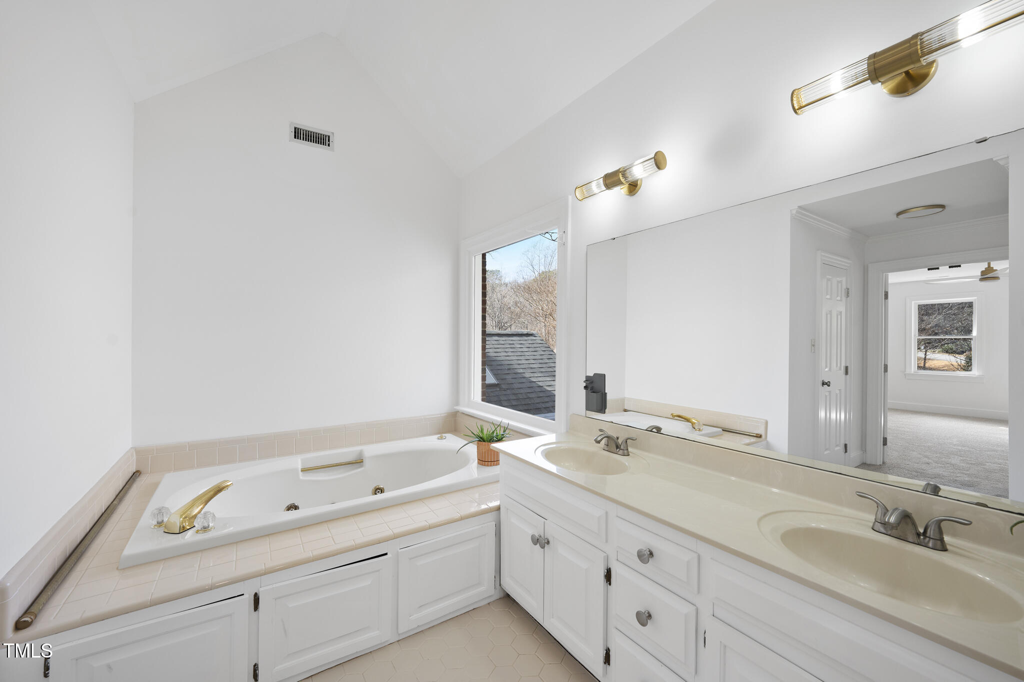 1800 Deer Fern Drive Property Photo 22