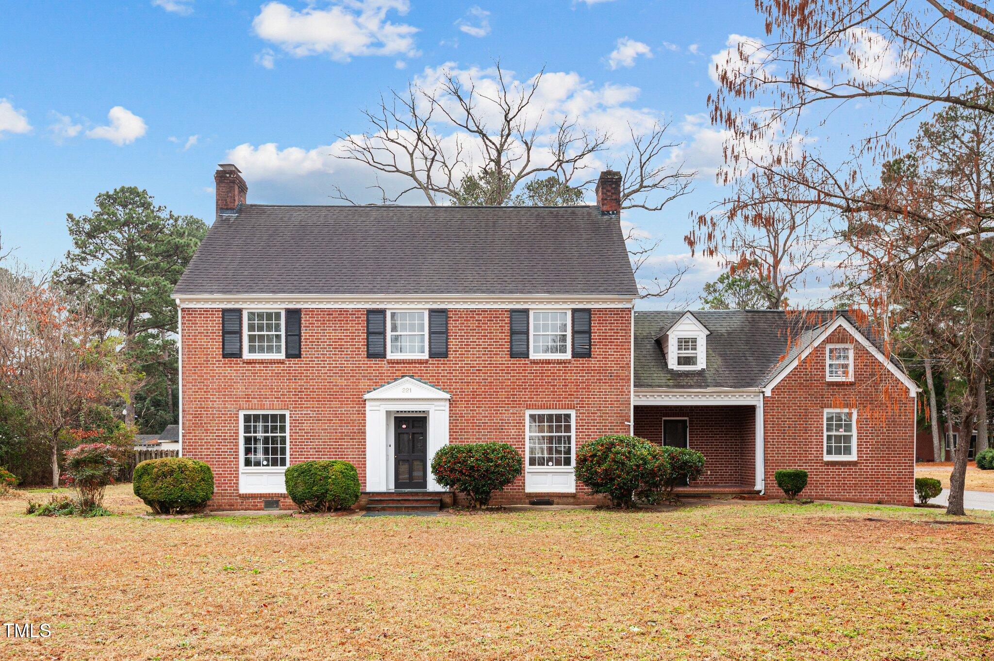 221 Whitfield Street Property Photo