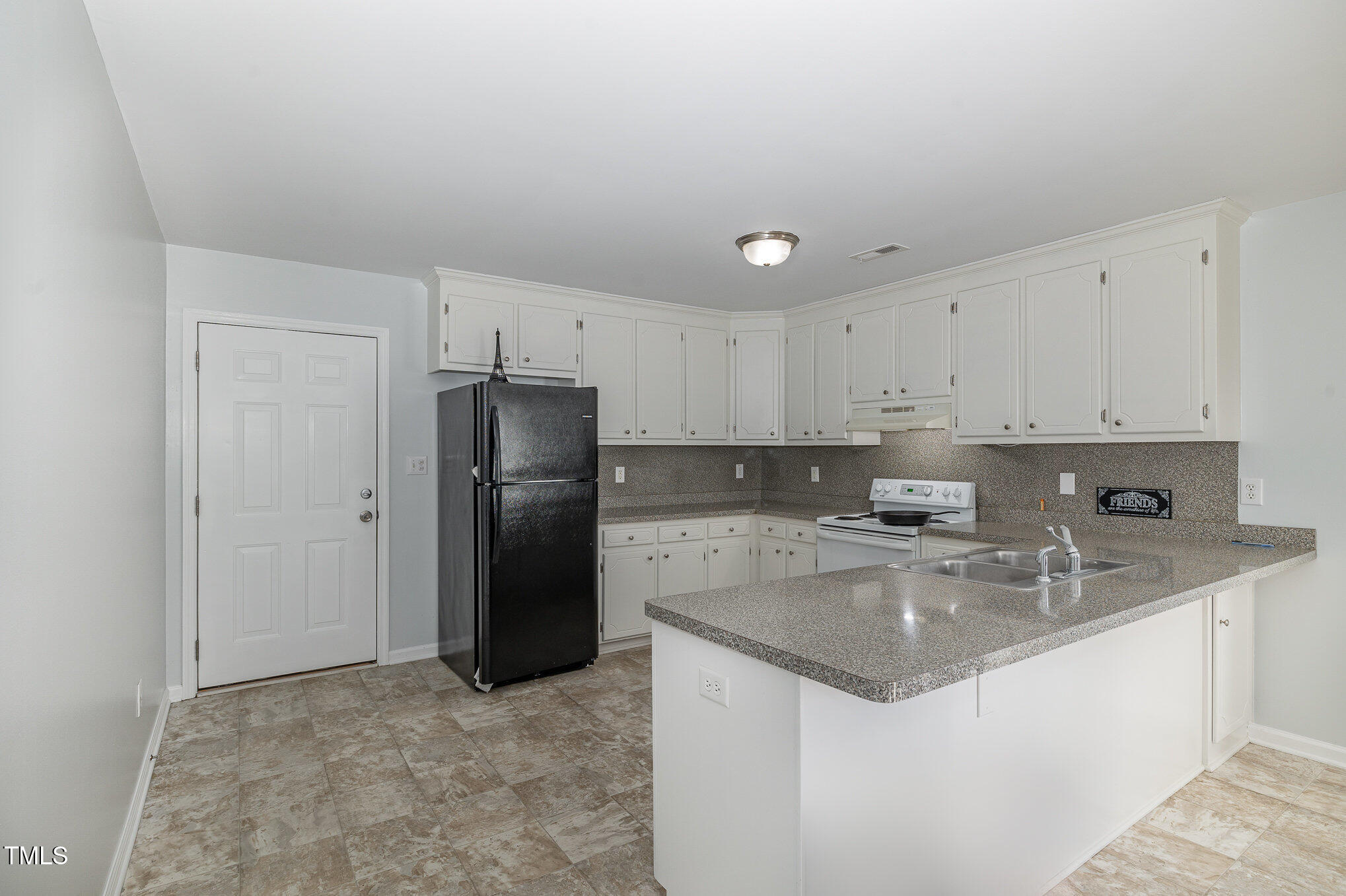 615 S Orange Avenue Property Photo 8