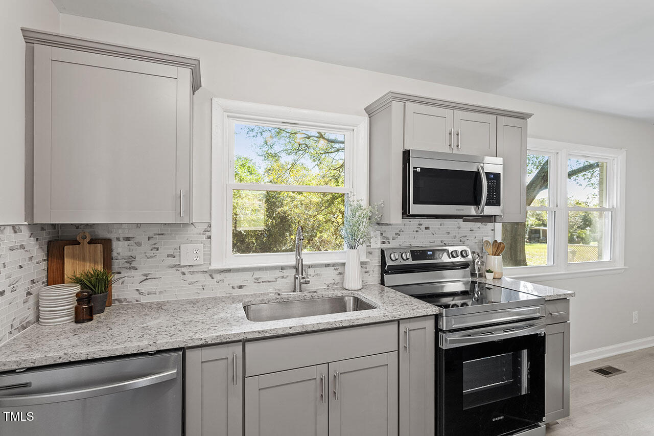 732 Queens Avenue Property Photo 10