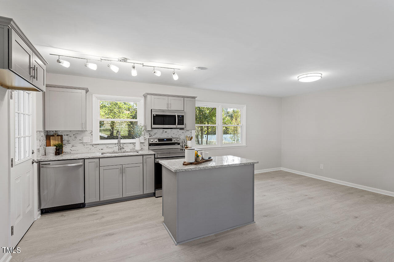 732 Queens Avenue Property Photo 12