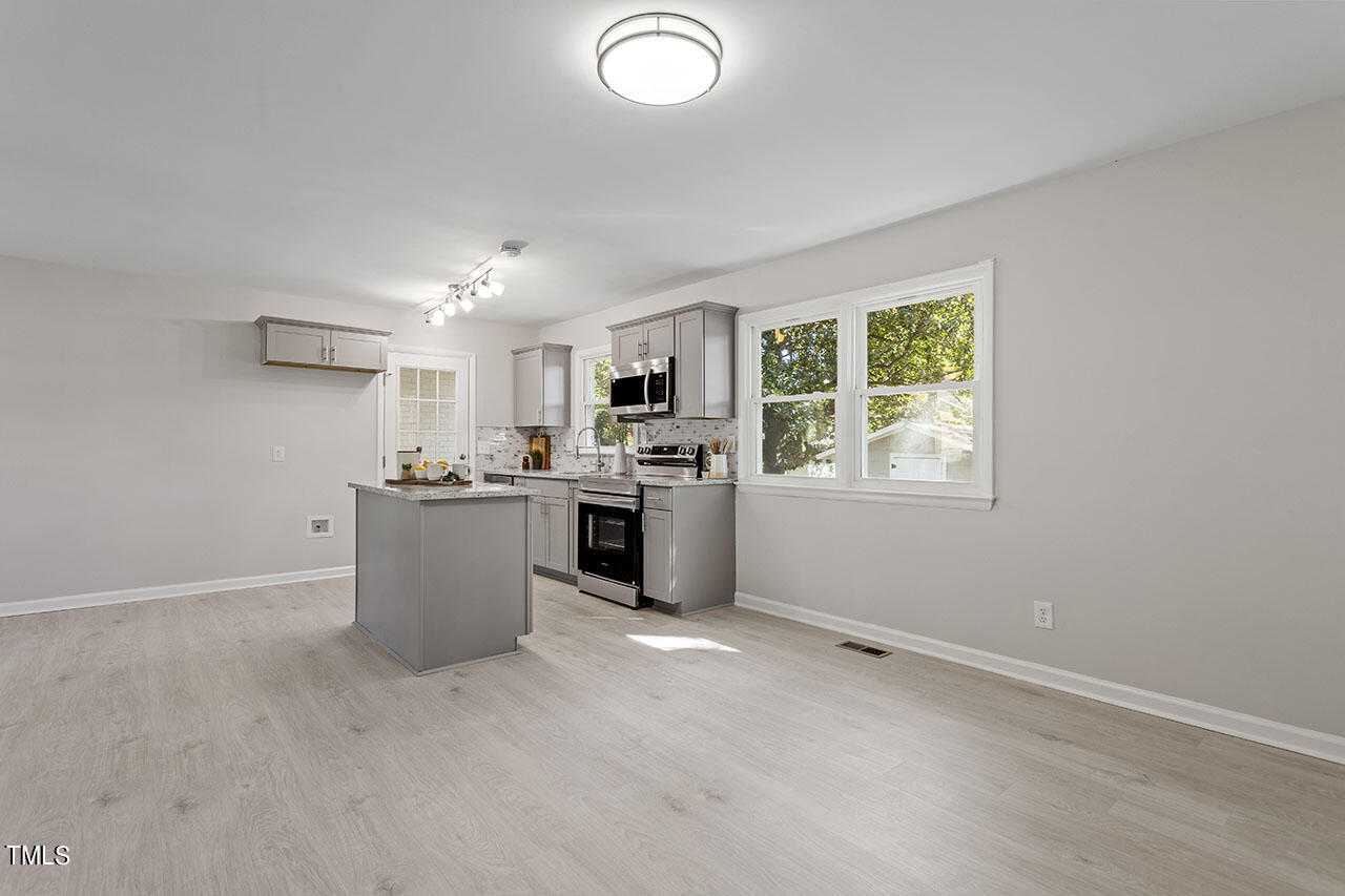 732 Queens Avenue Property Photo 16