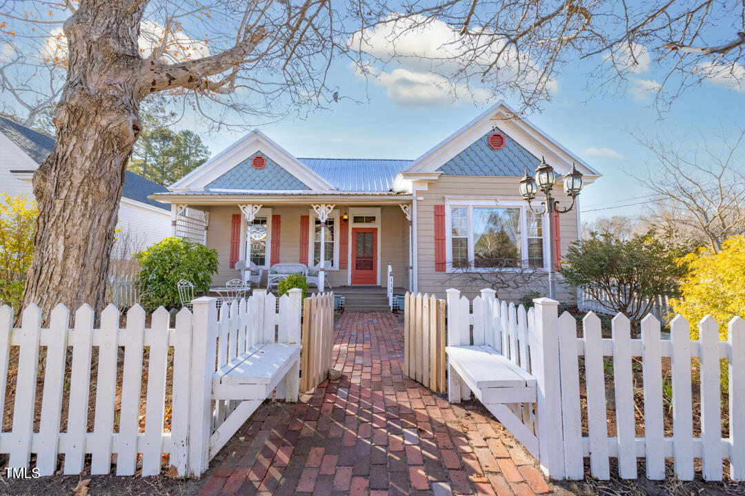 111 College Street Property Photo 1