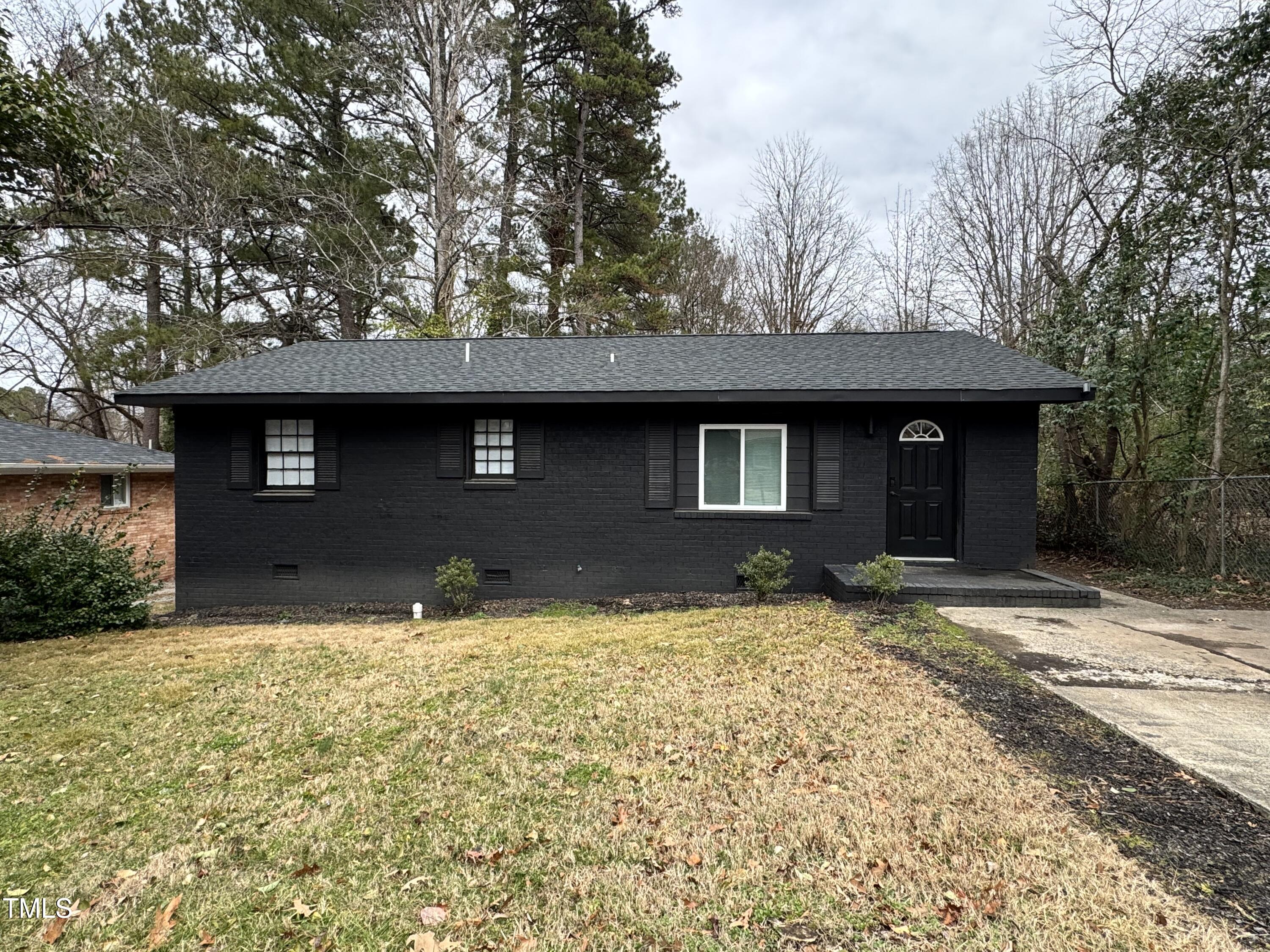 905 Corona Street Property Photo