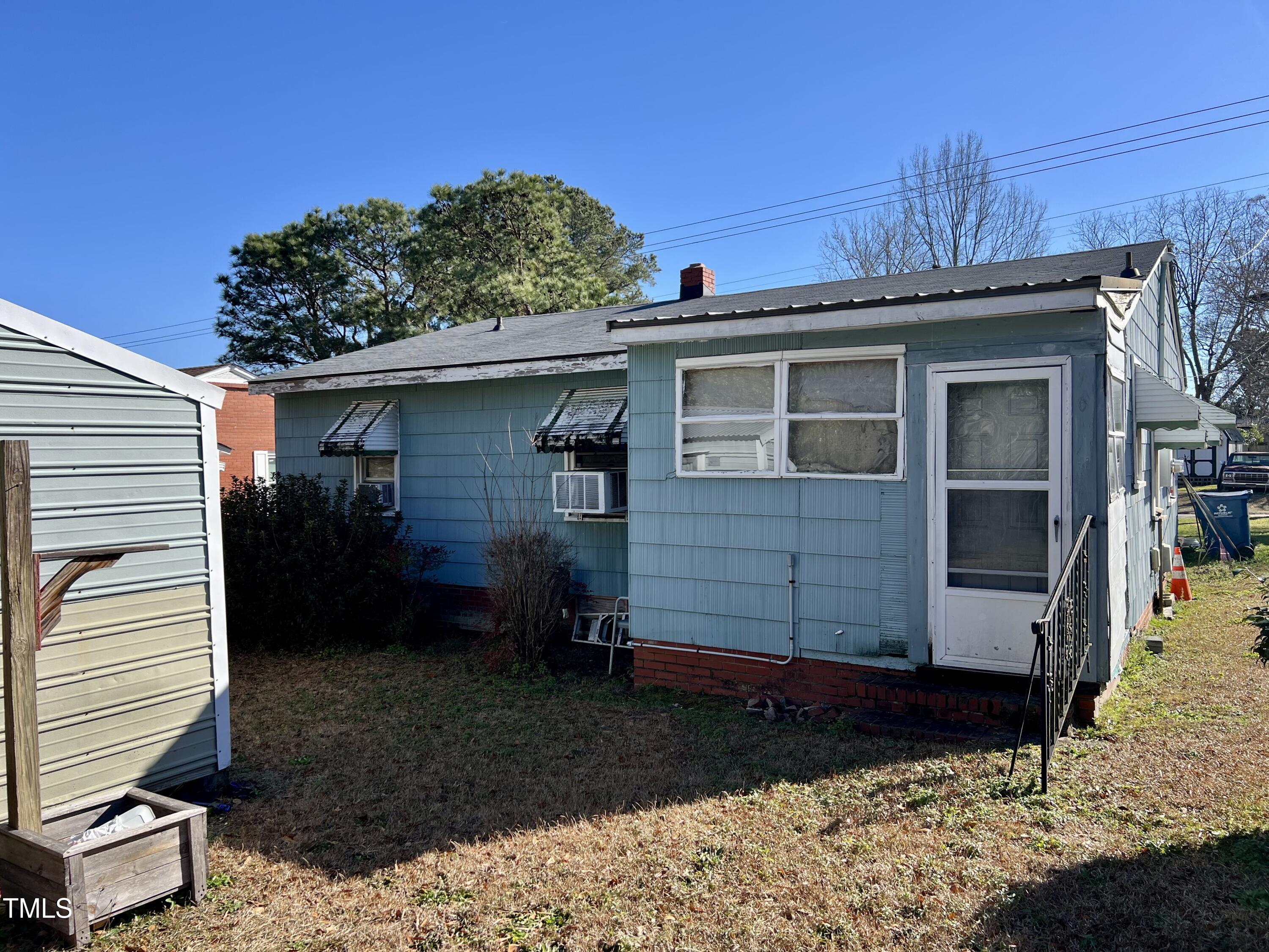 709 E Johnson Street Property Photo 4