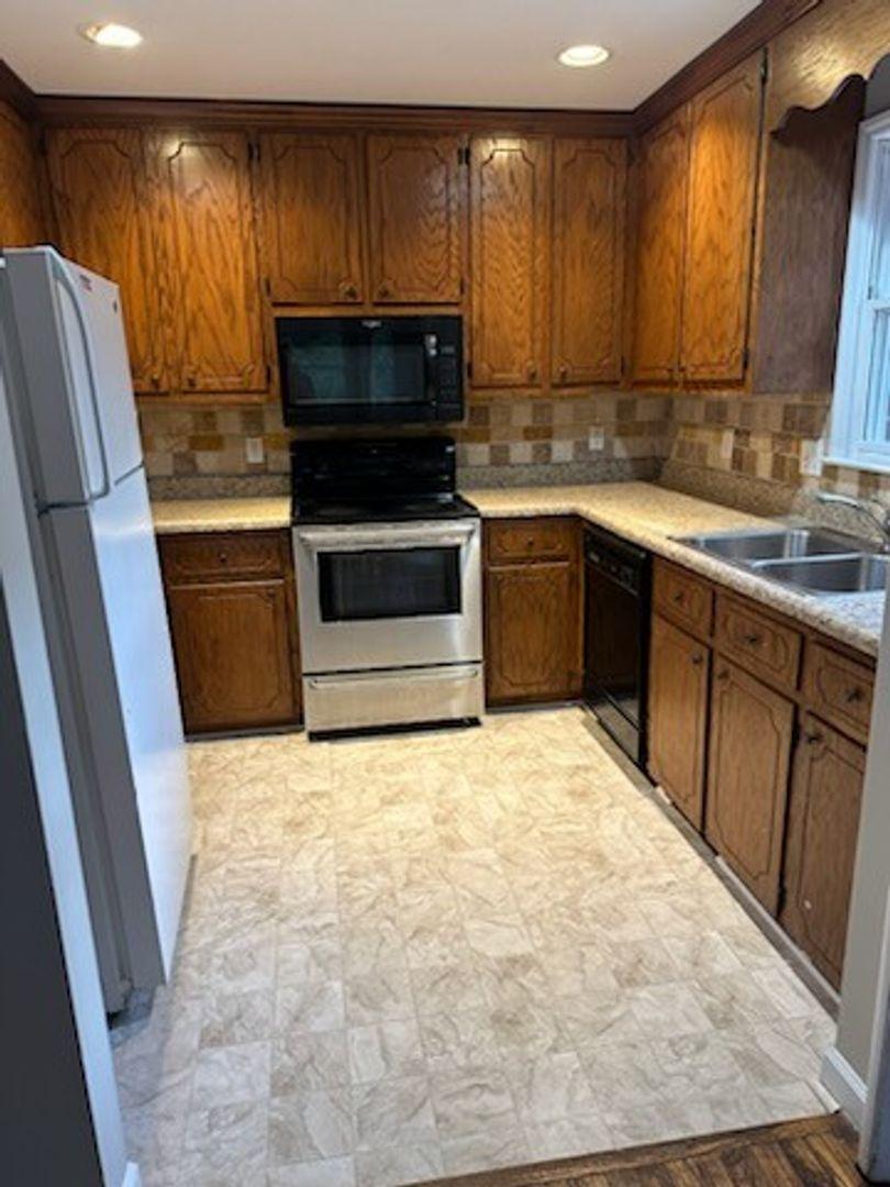 105 Starmount Road Property Photo 6