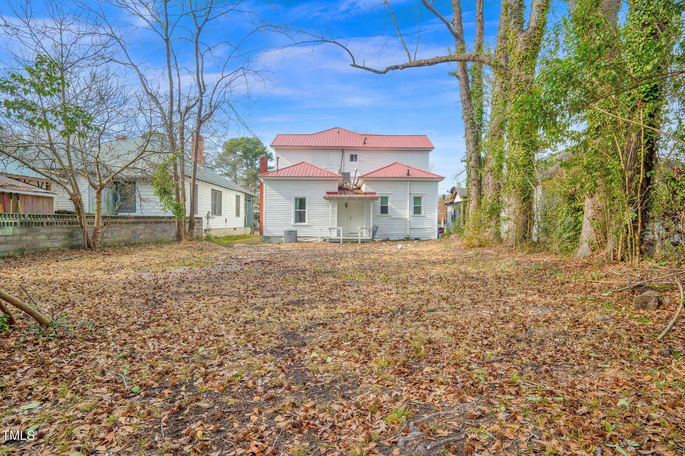 305 S Howell Street Property Photo 2