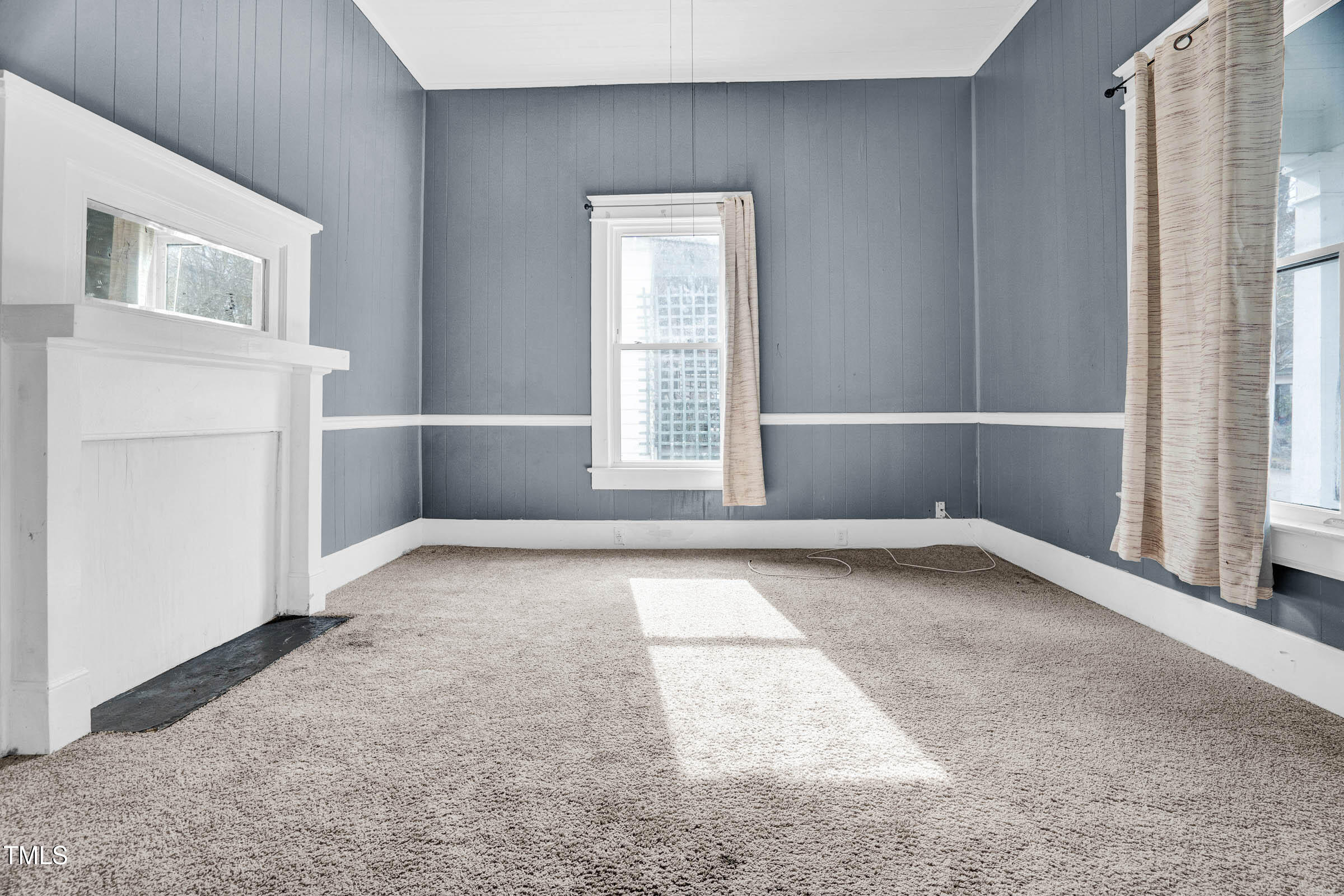 305 S Howell Street Property Photo 3