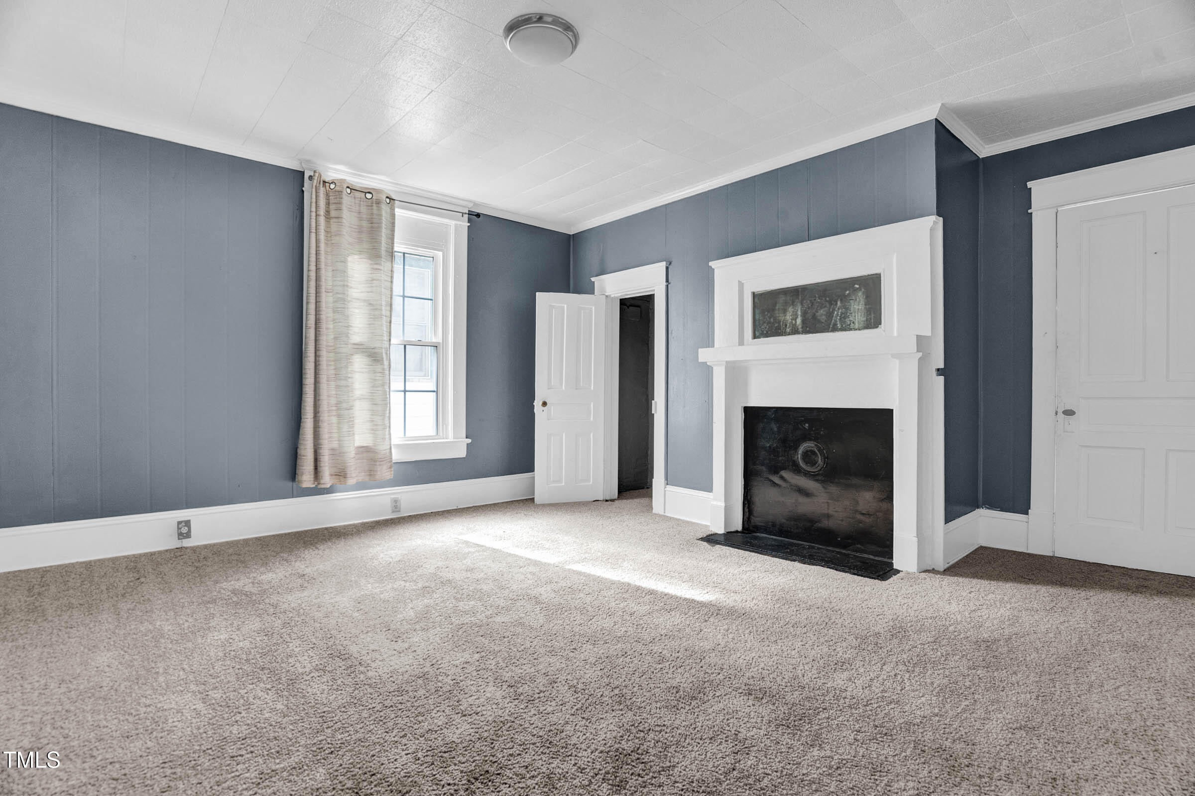 305 S Howell Street Property Photo 4