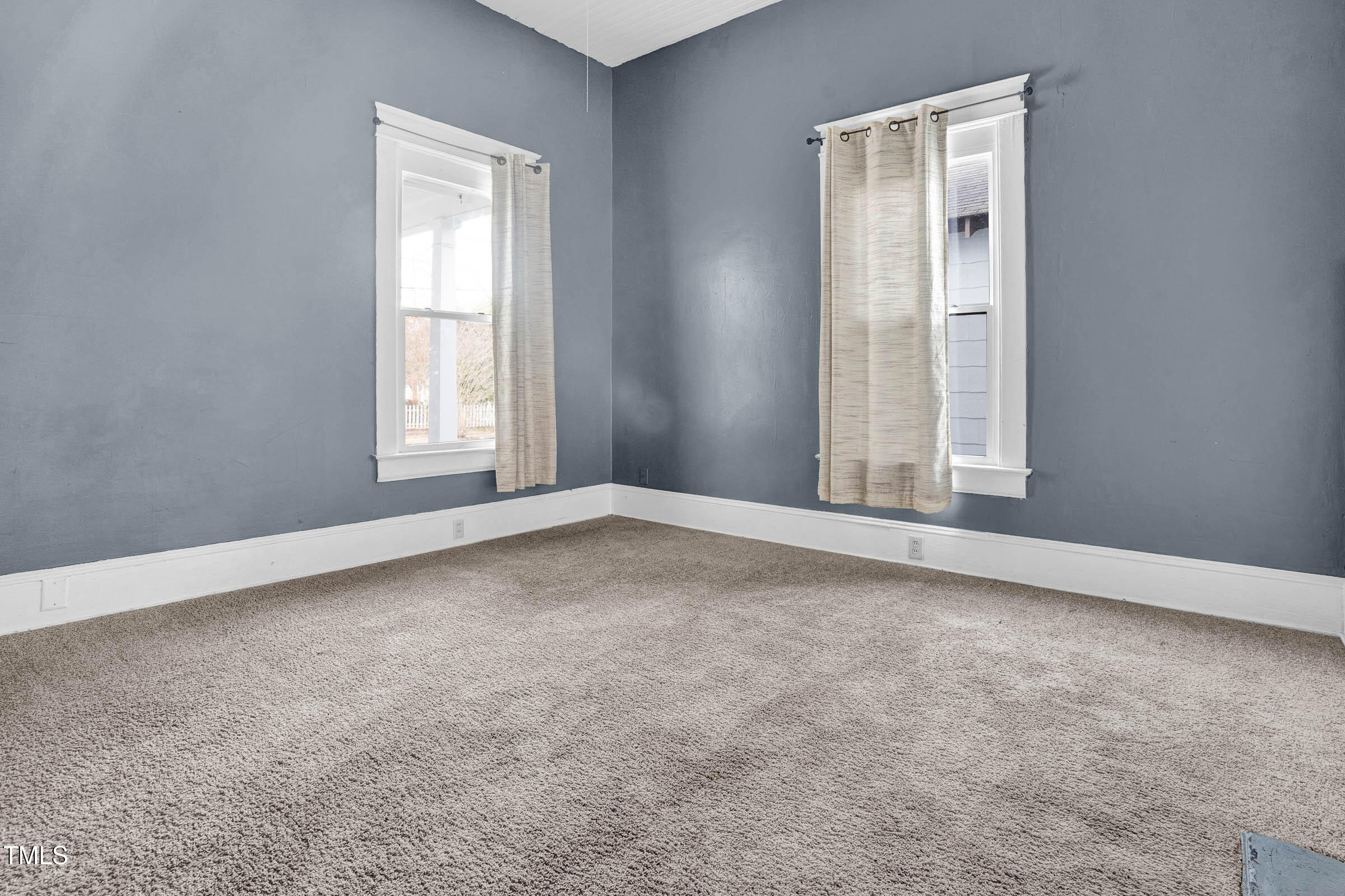 305 S Howell Street Property Photo 5