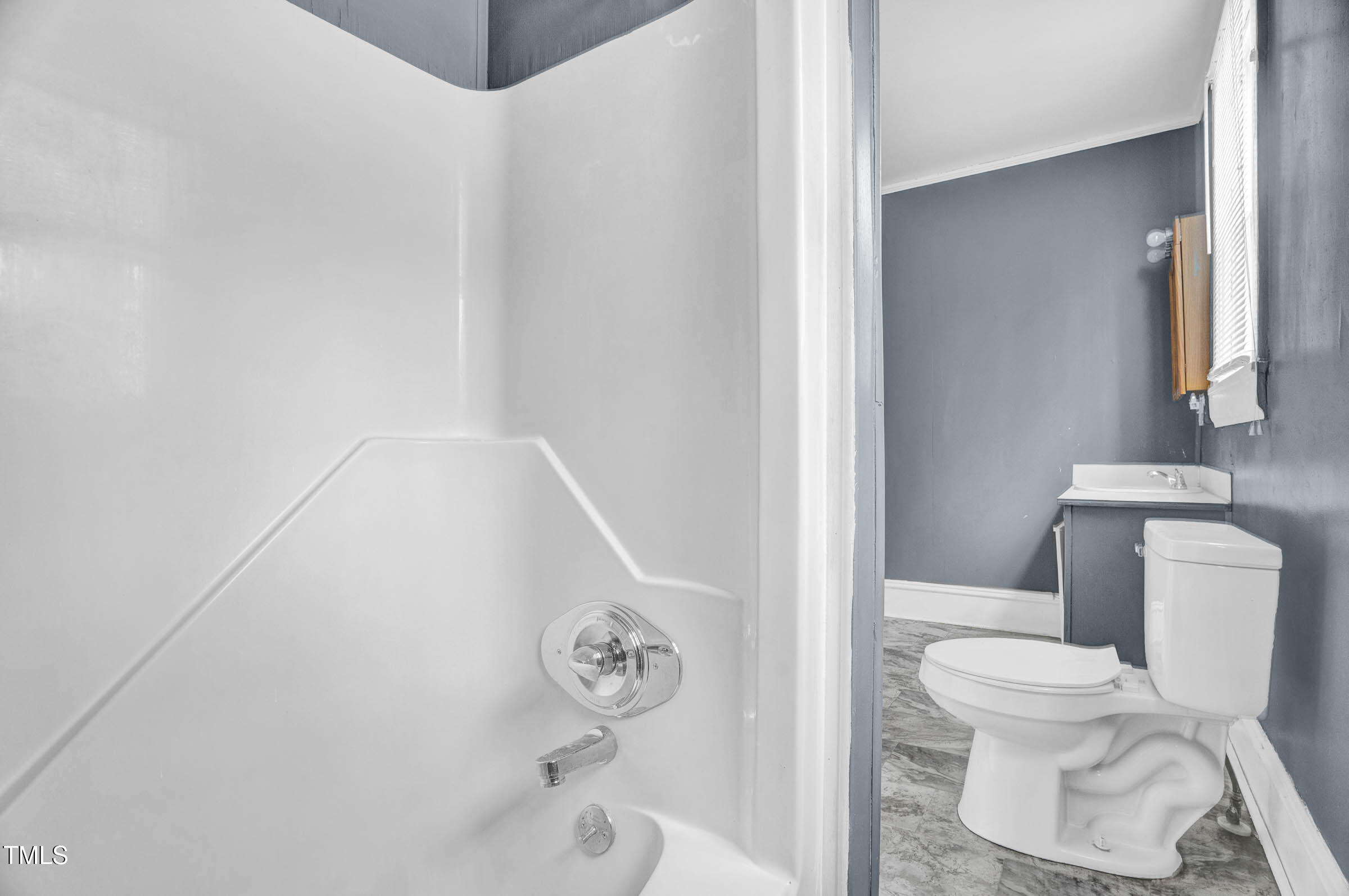 305 S Howell Street Property Photo 10