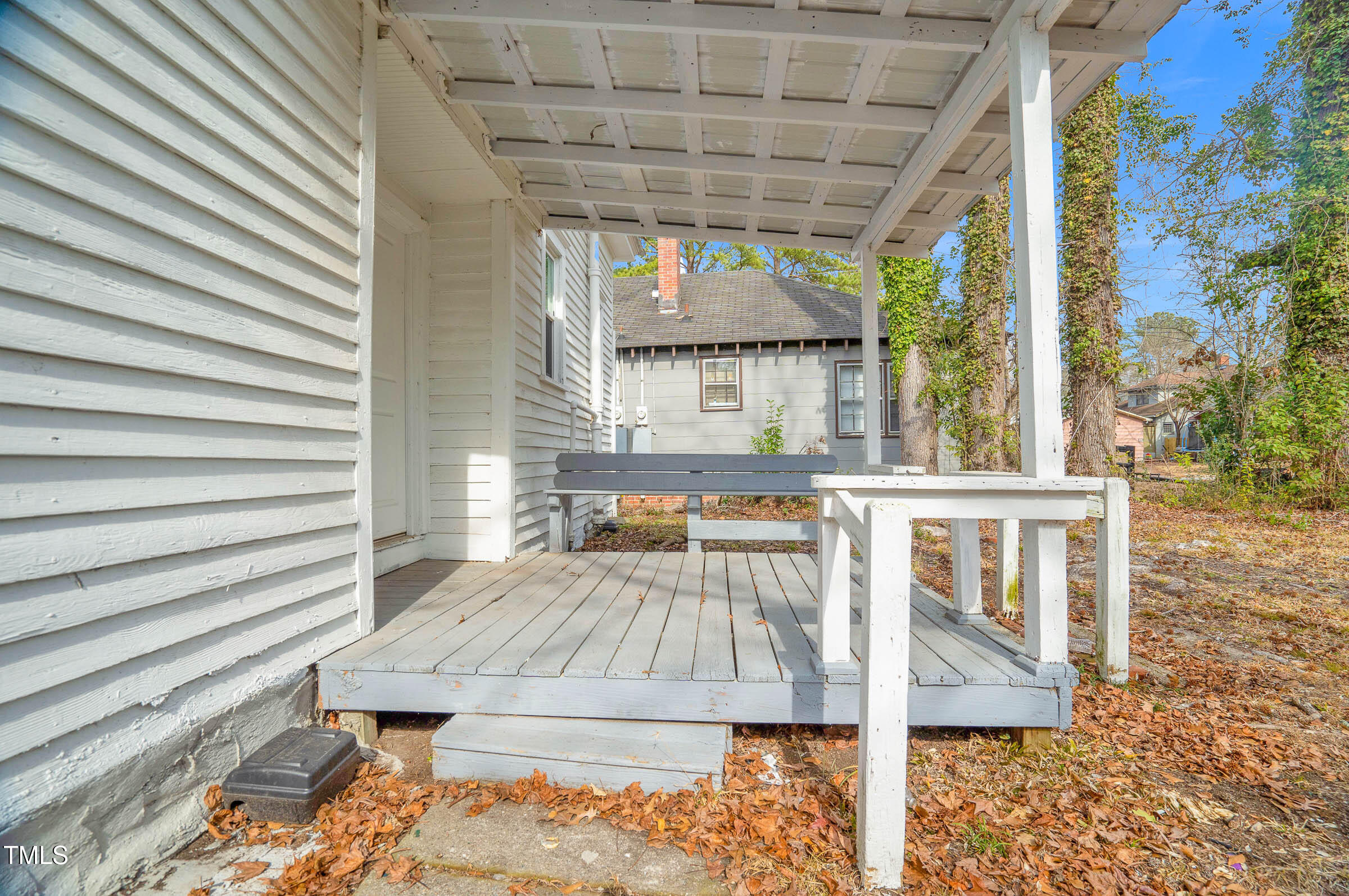 305 S Howell Street Property Photo 15