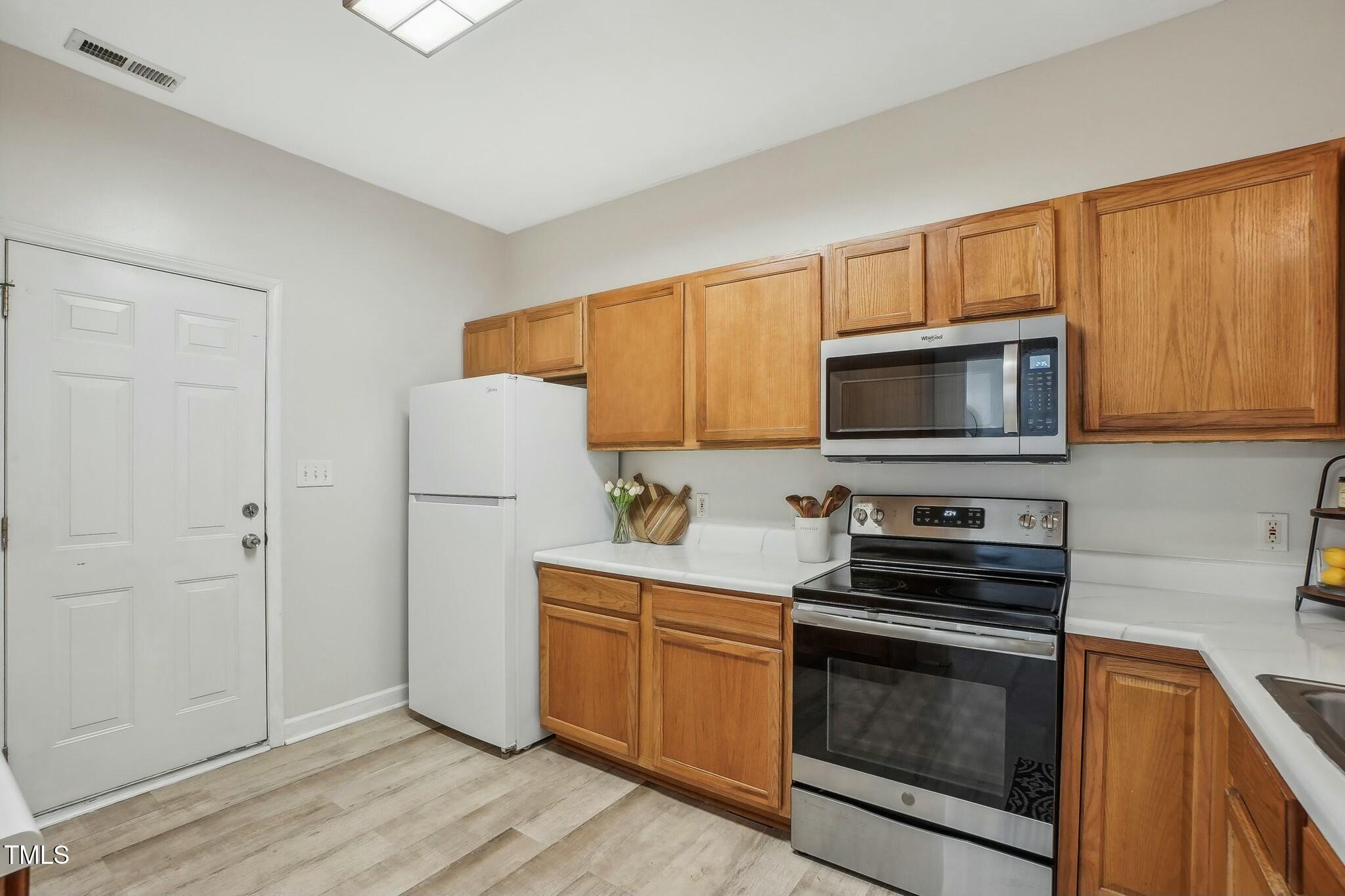 5809 Neuse Wood Drive Property Photo 9