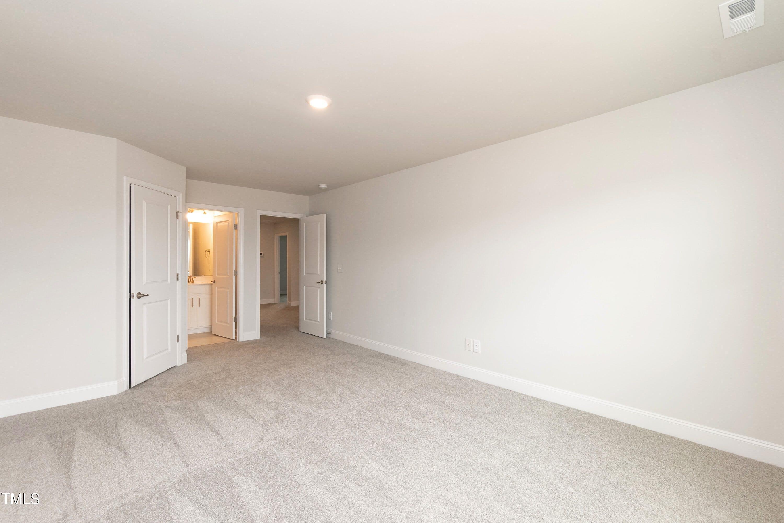 102 Oxford Court Property Photo 35