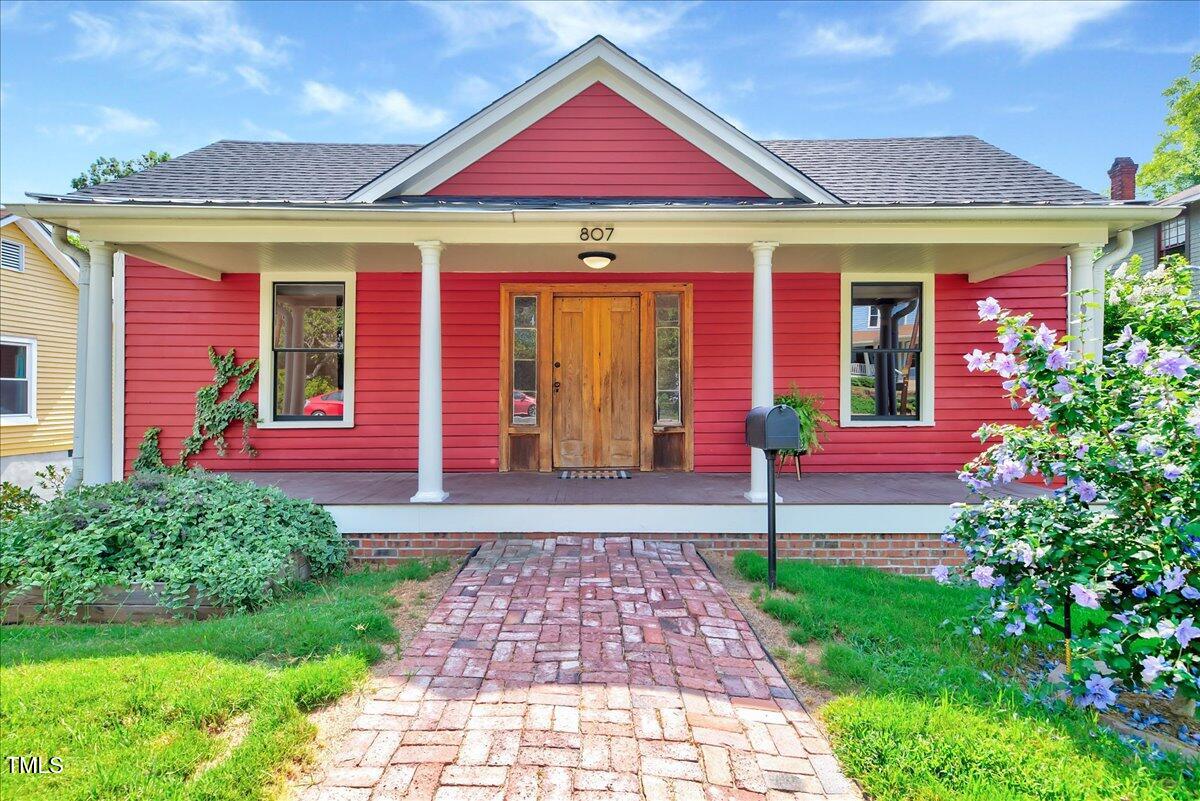 807 Vickers Avenue Property Photo 1