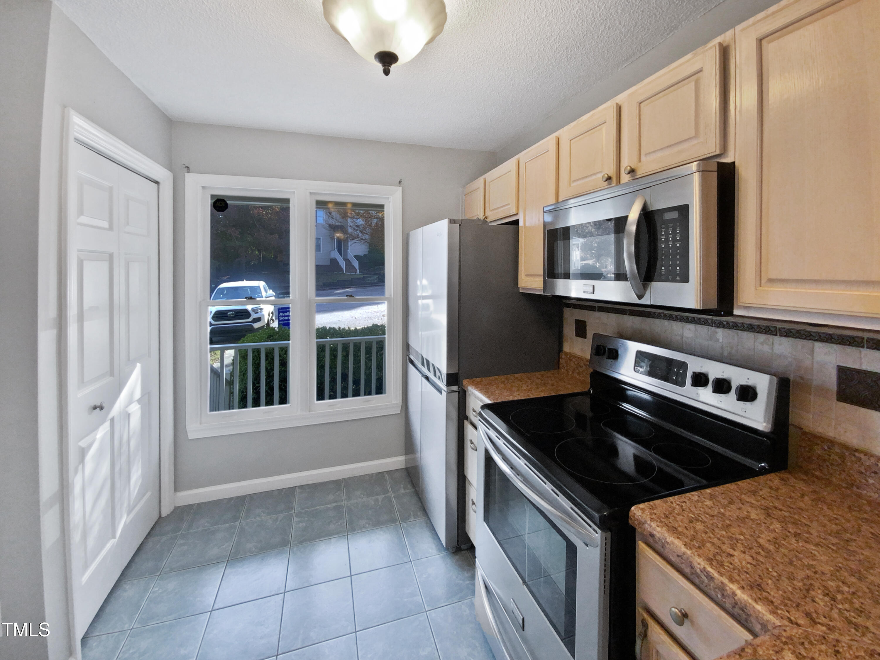 1638 Oakland Hills Way Property Photo 10