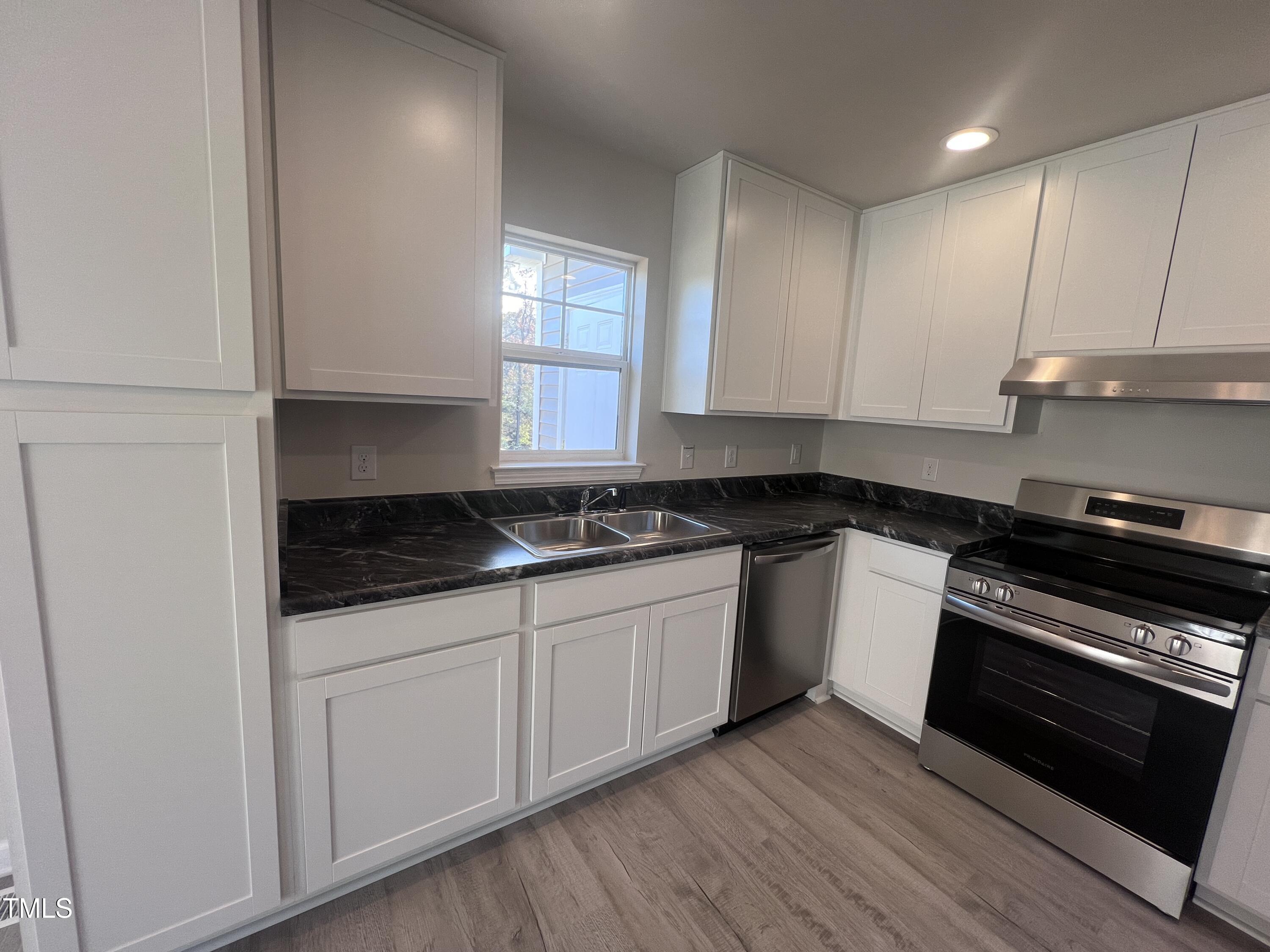 5520 Neuse View Drive Property Photo 9