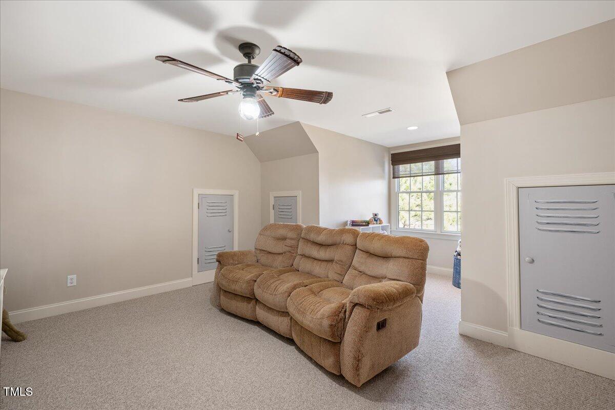 2933 Elmfield Street Property Photo 38