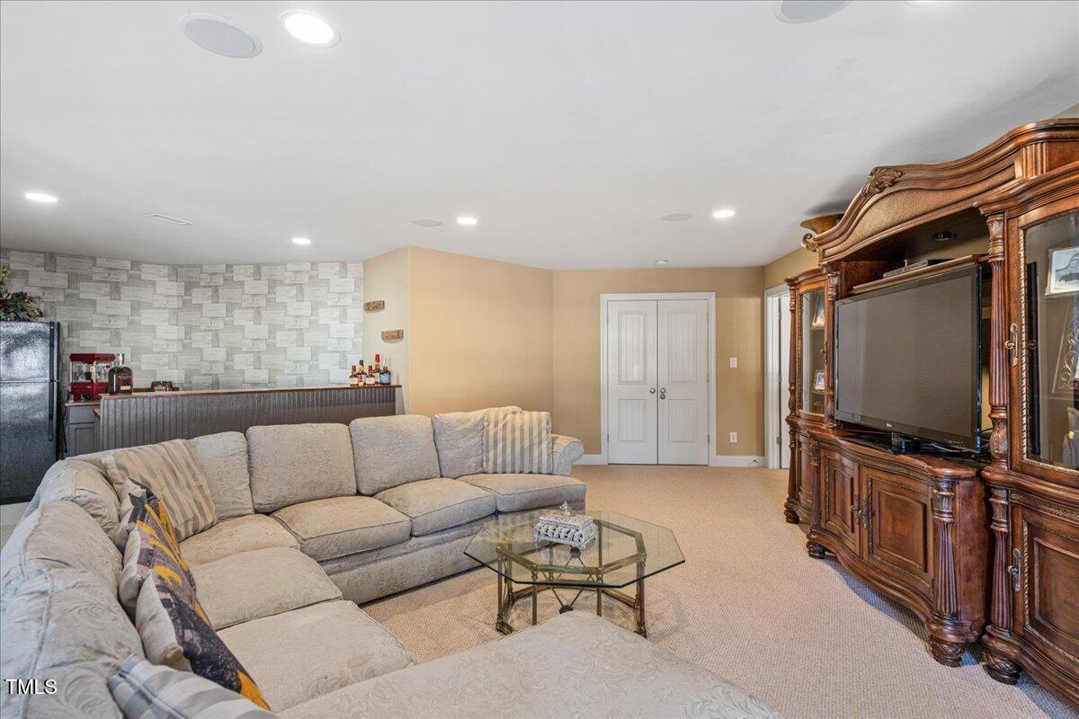 2933 Elmfield Street Property Photo 43
