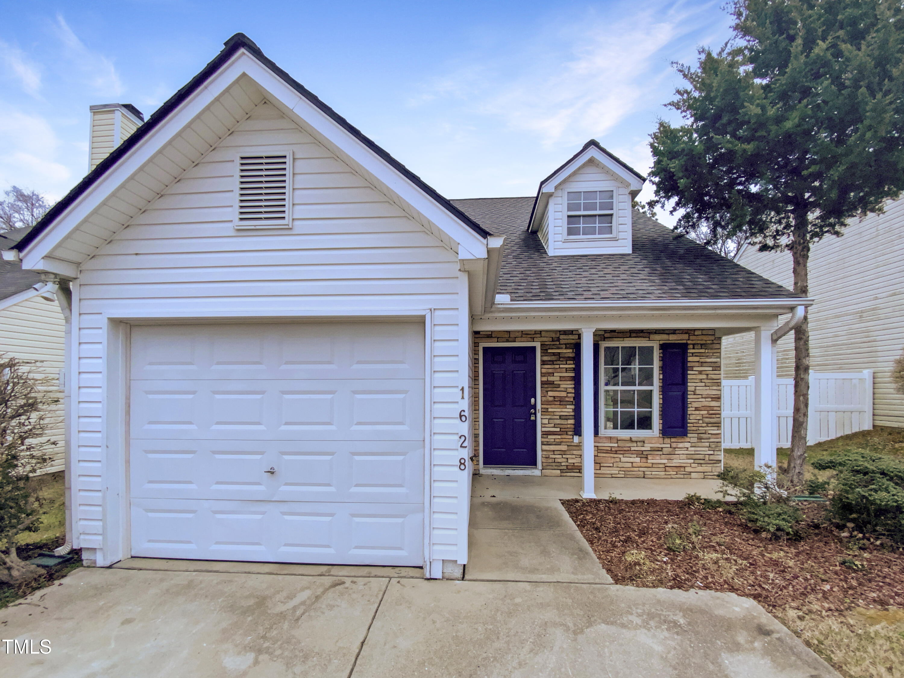 1628 Beacon Village Drive Property Photo 1
