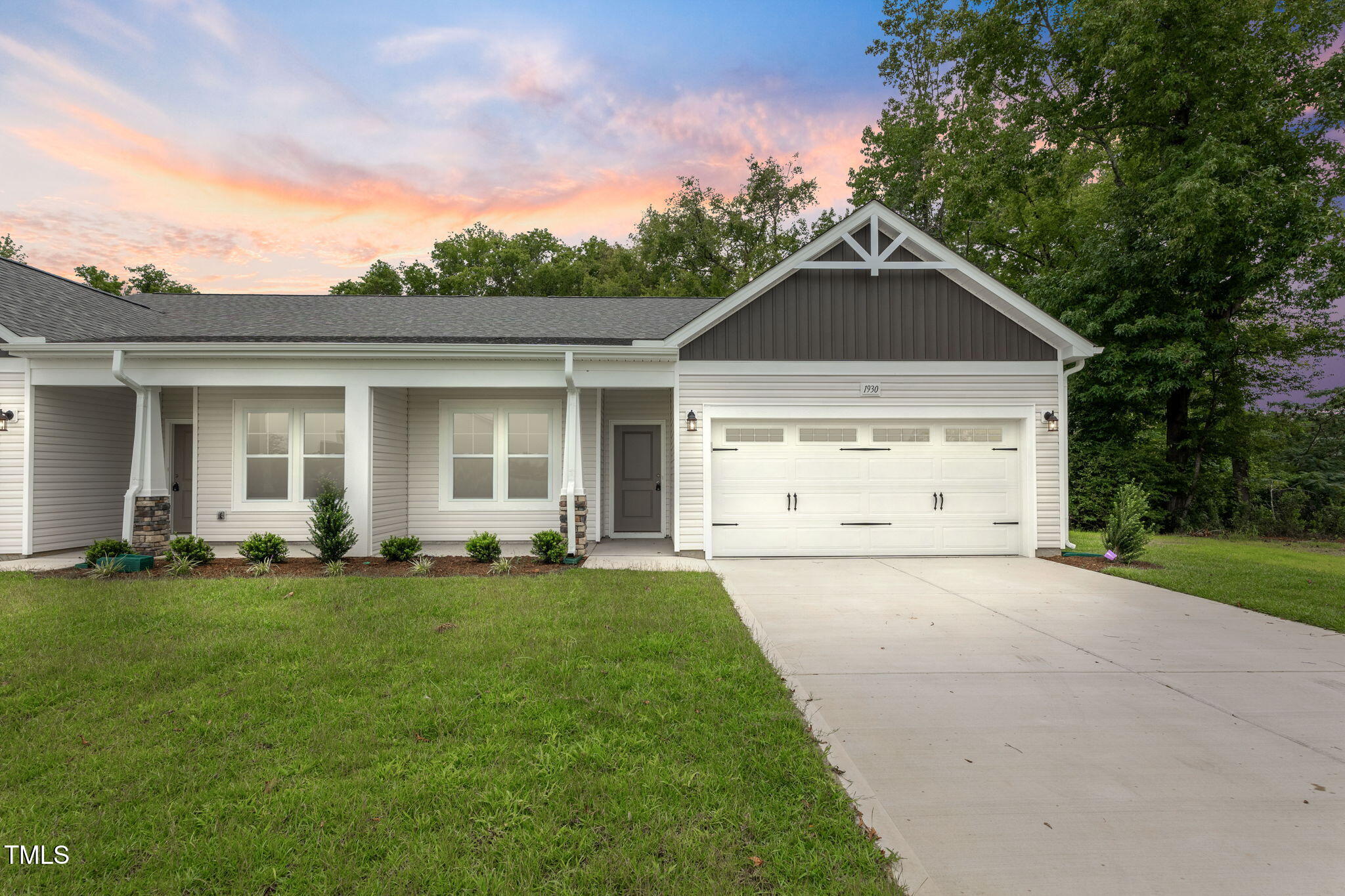 1930 Bluffside Drive Property Photo 1